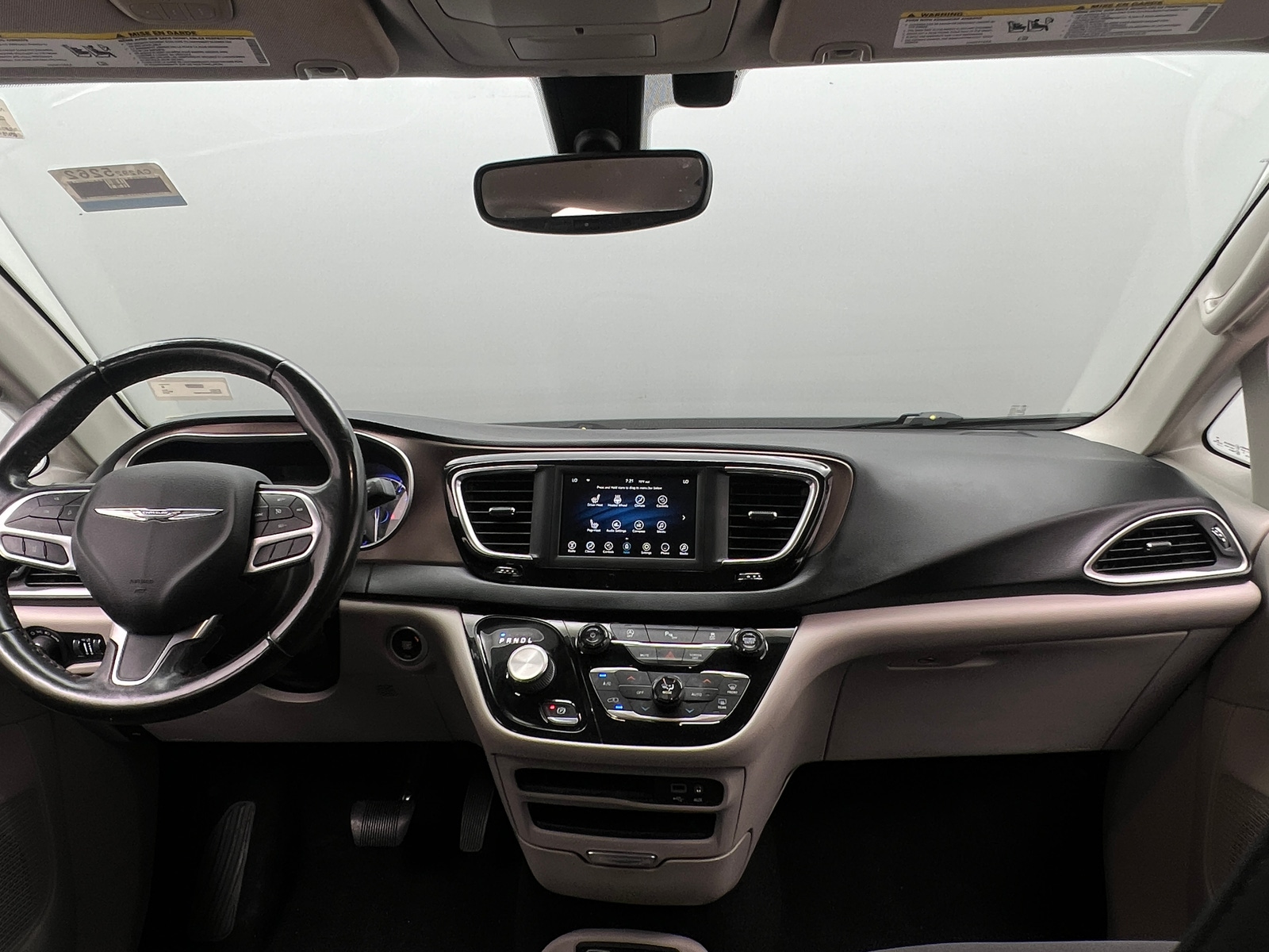 Thumbnail: 2019 Chrysler Pacifica - 3