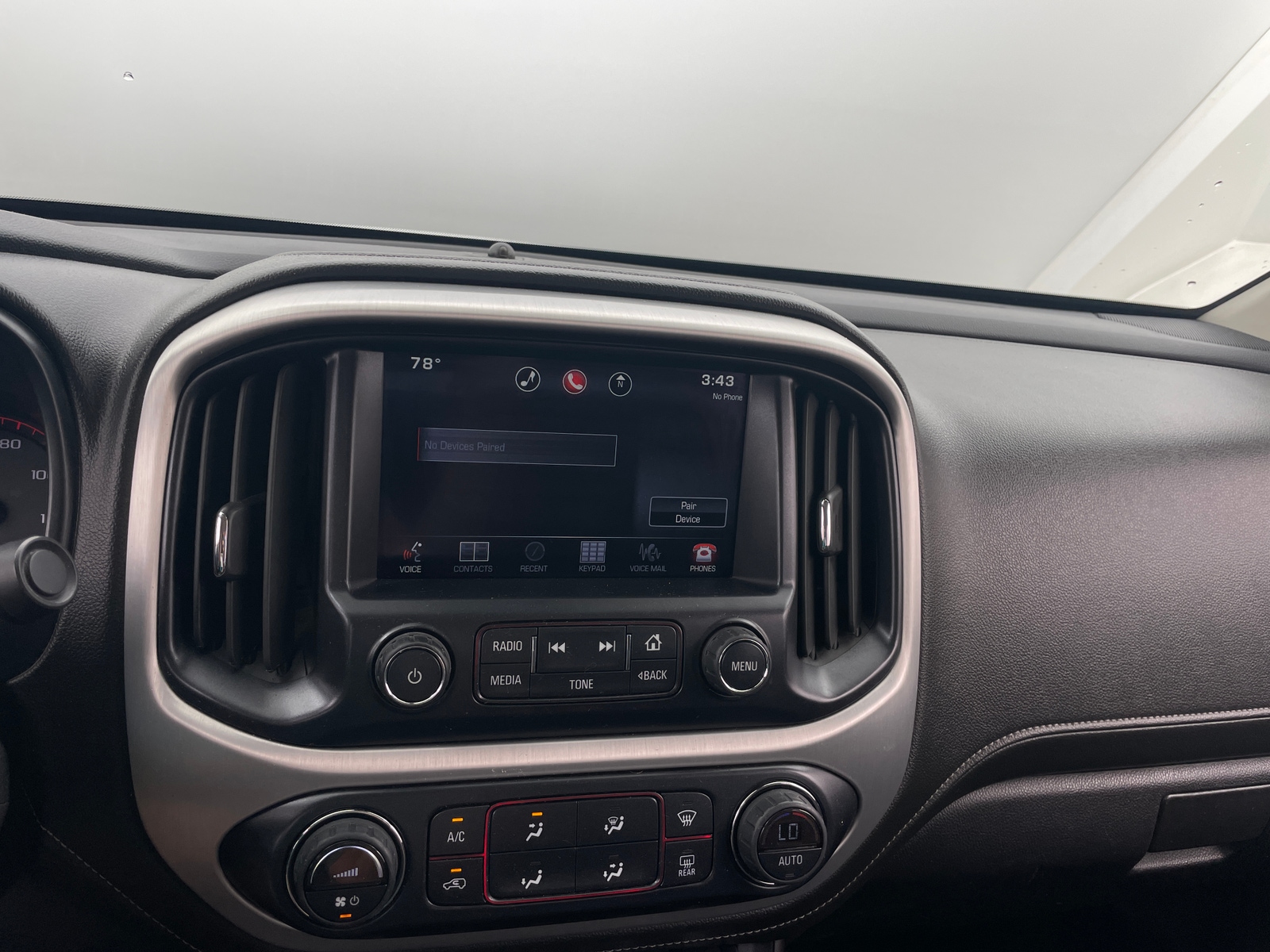 Thumbnail: 2015 GMC Canyon - 3