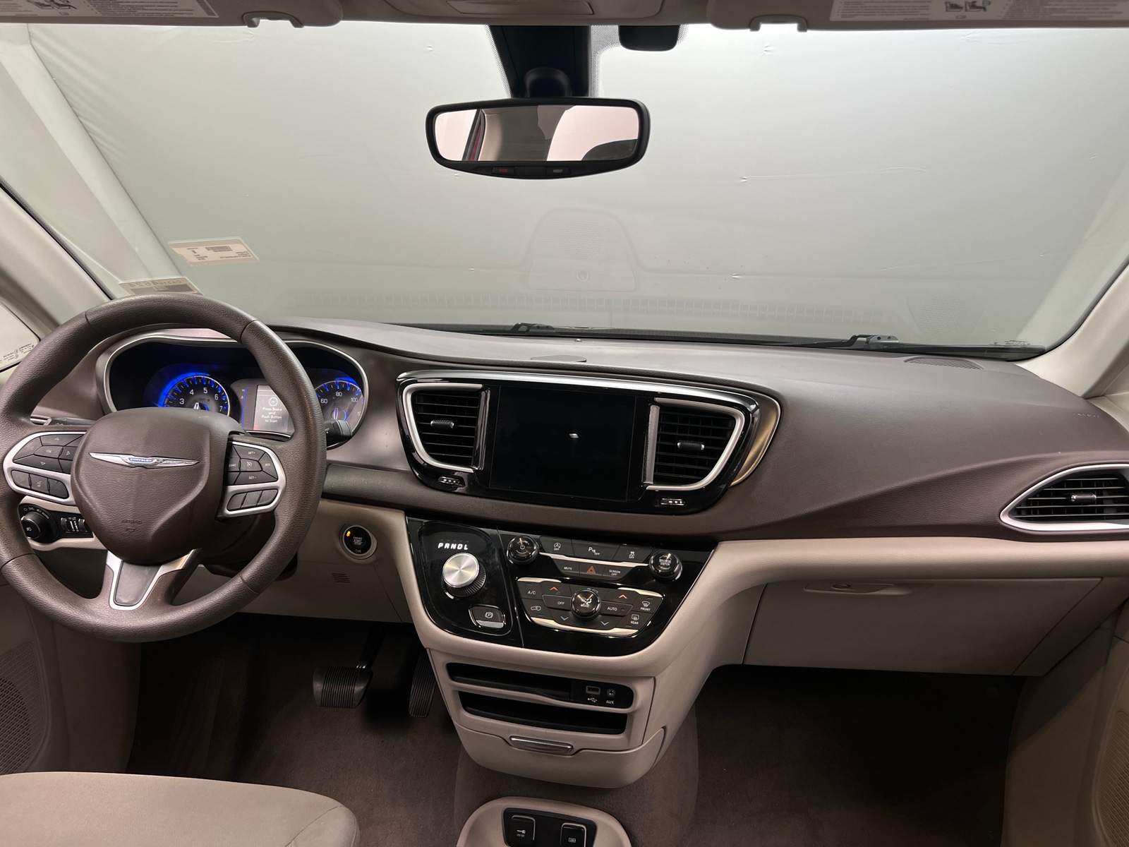 Thumbnail: 2018 Chrysler Pacifica - 3