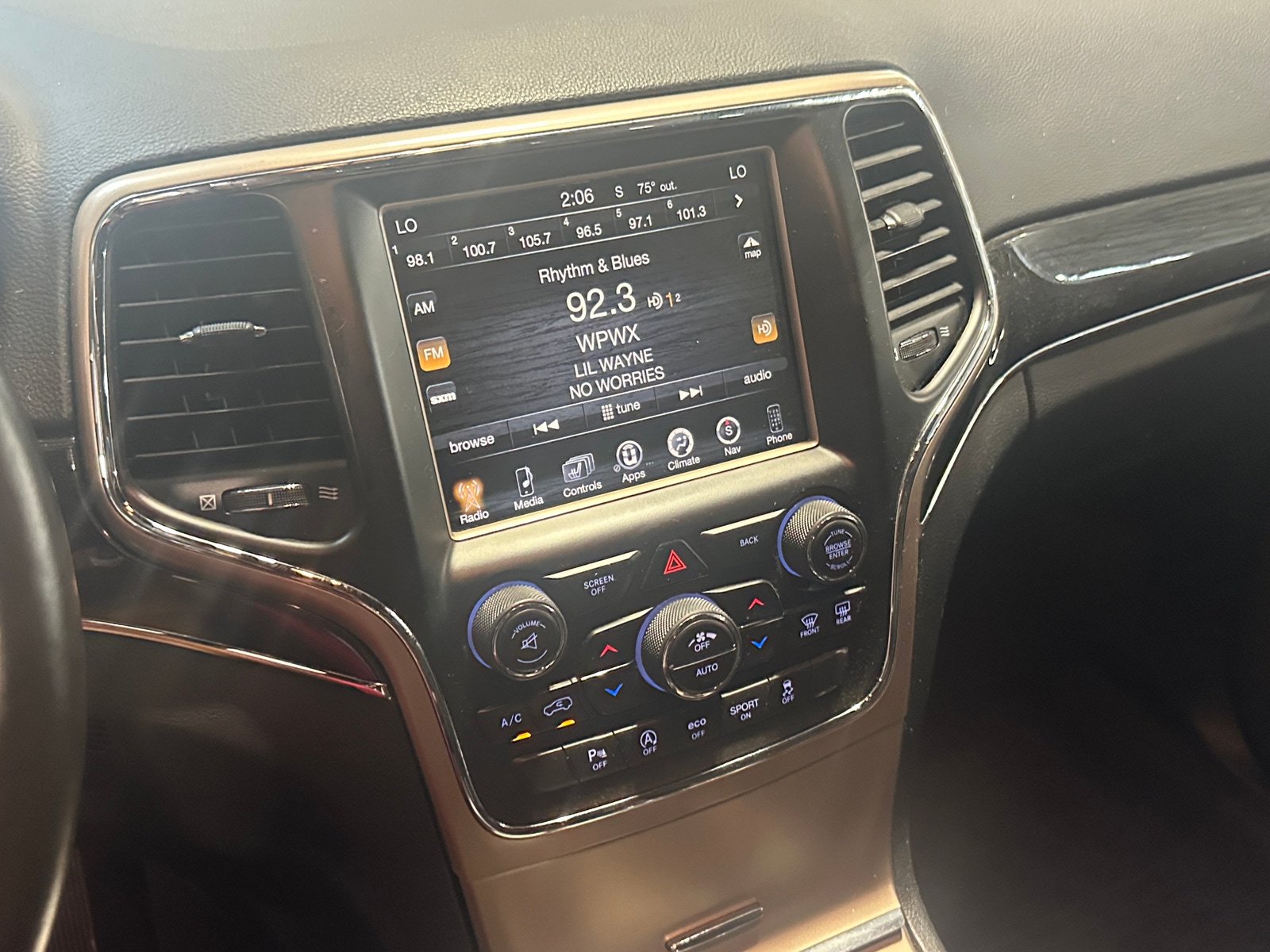 Thumbnail: 2016 Jeep Grand Cherokee - 3