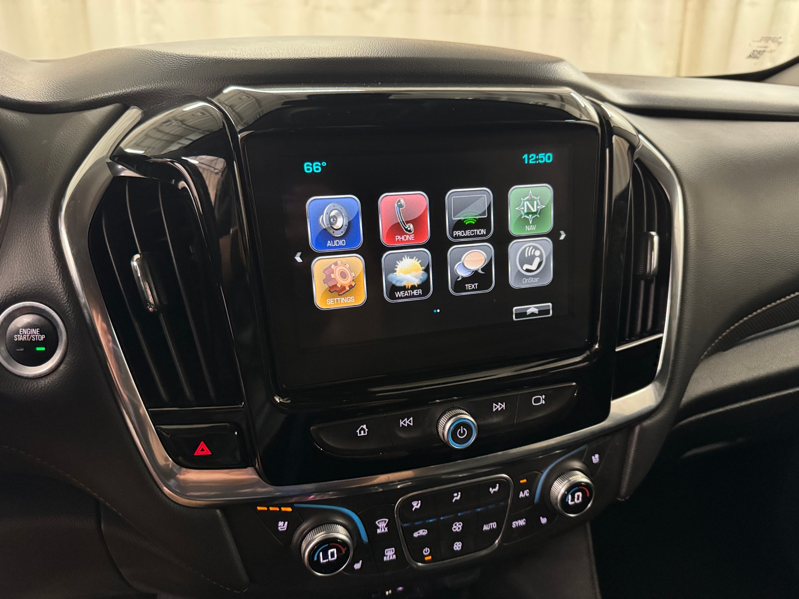 Thumbnail: 2018 Chevrolet Traverse - 3