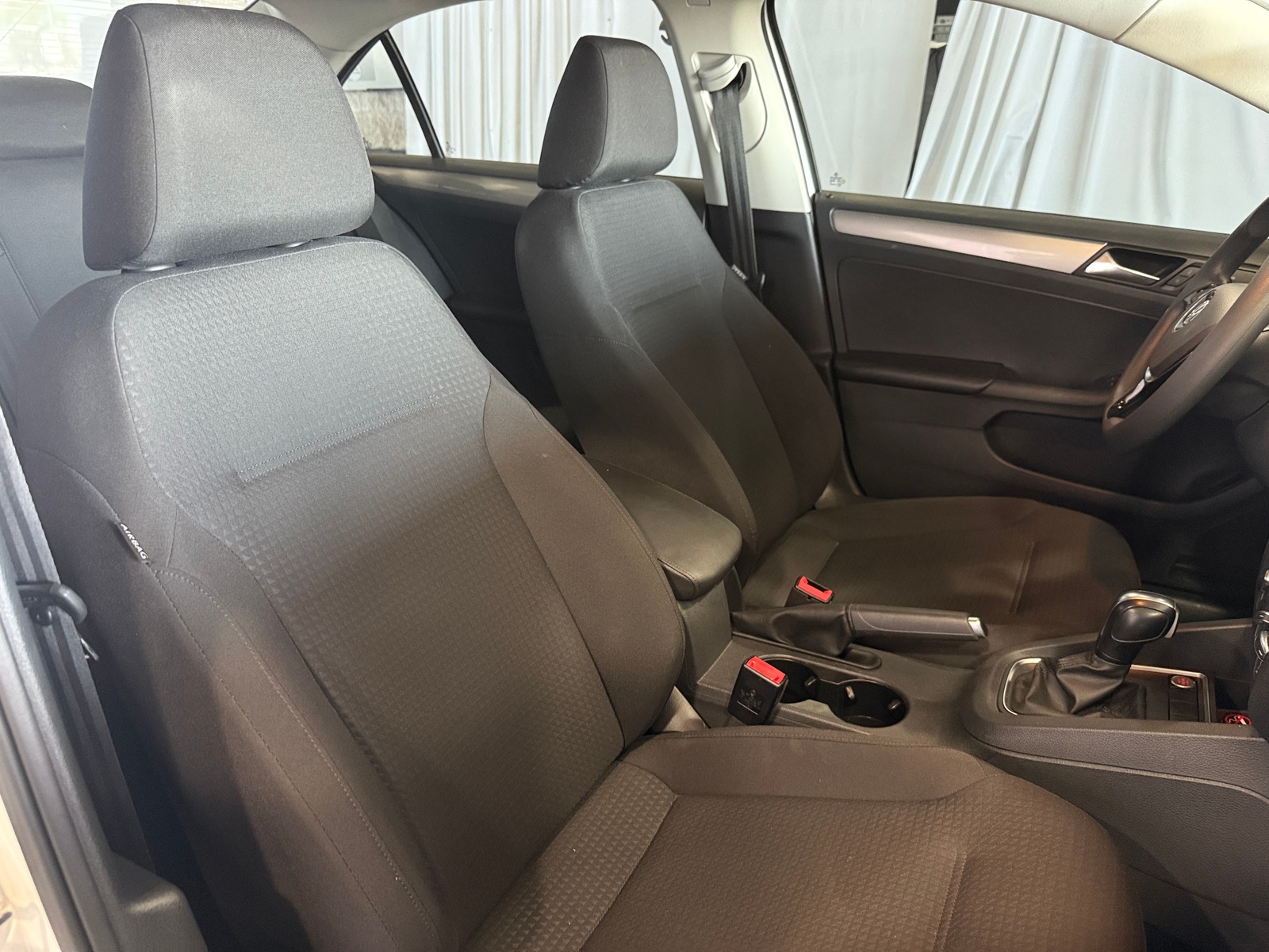 Thumbnail: 2016 Volkswagen Jetta - 2