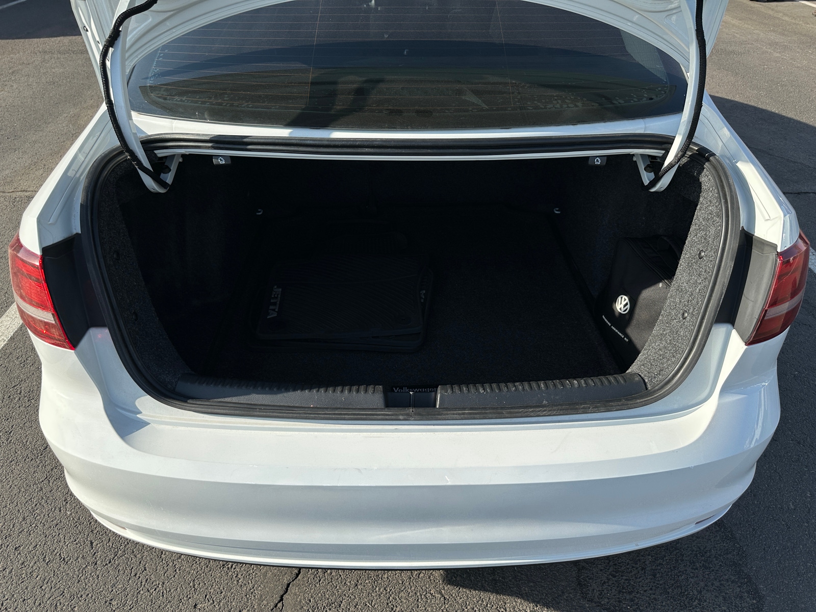 Thumbnail: 2016 Volkswagen Jetta - 7