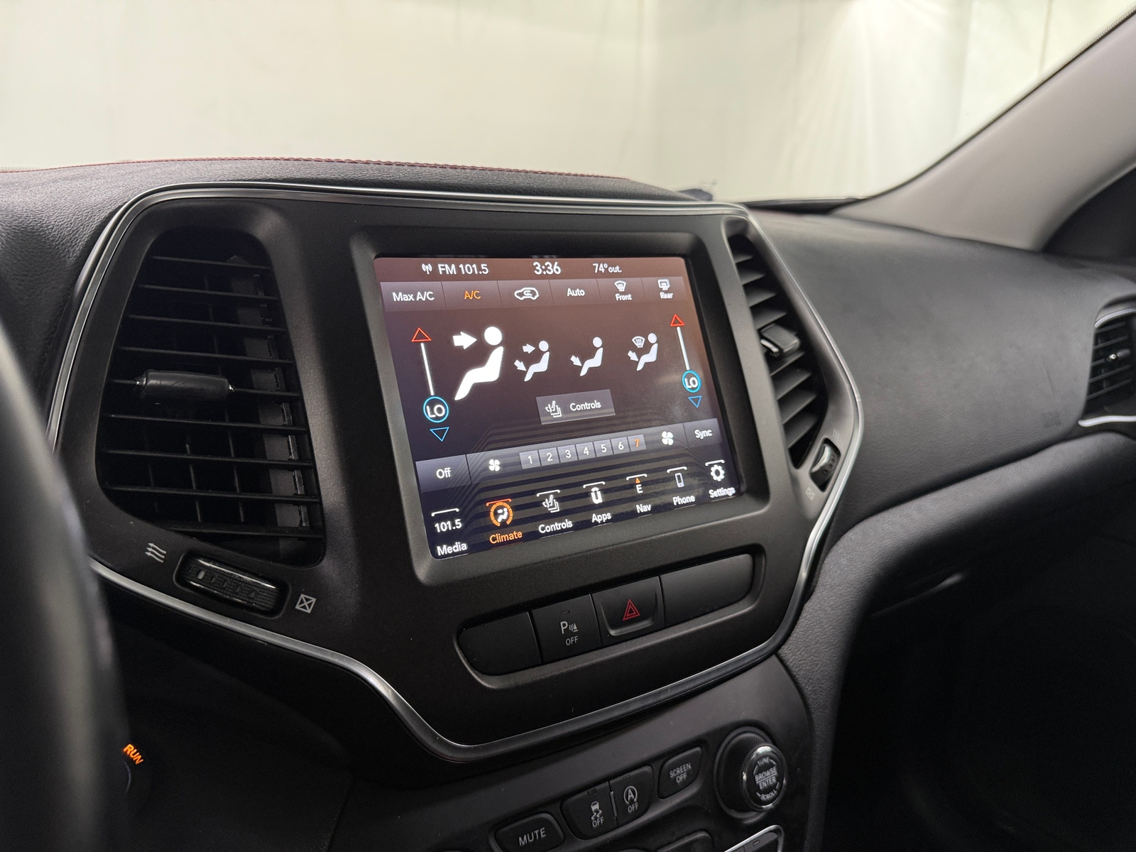 Thumbnail: 2020 Jeep Cherokee - 3