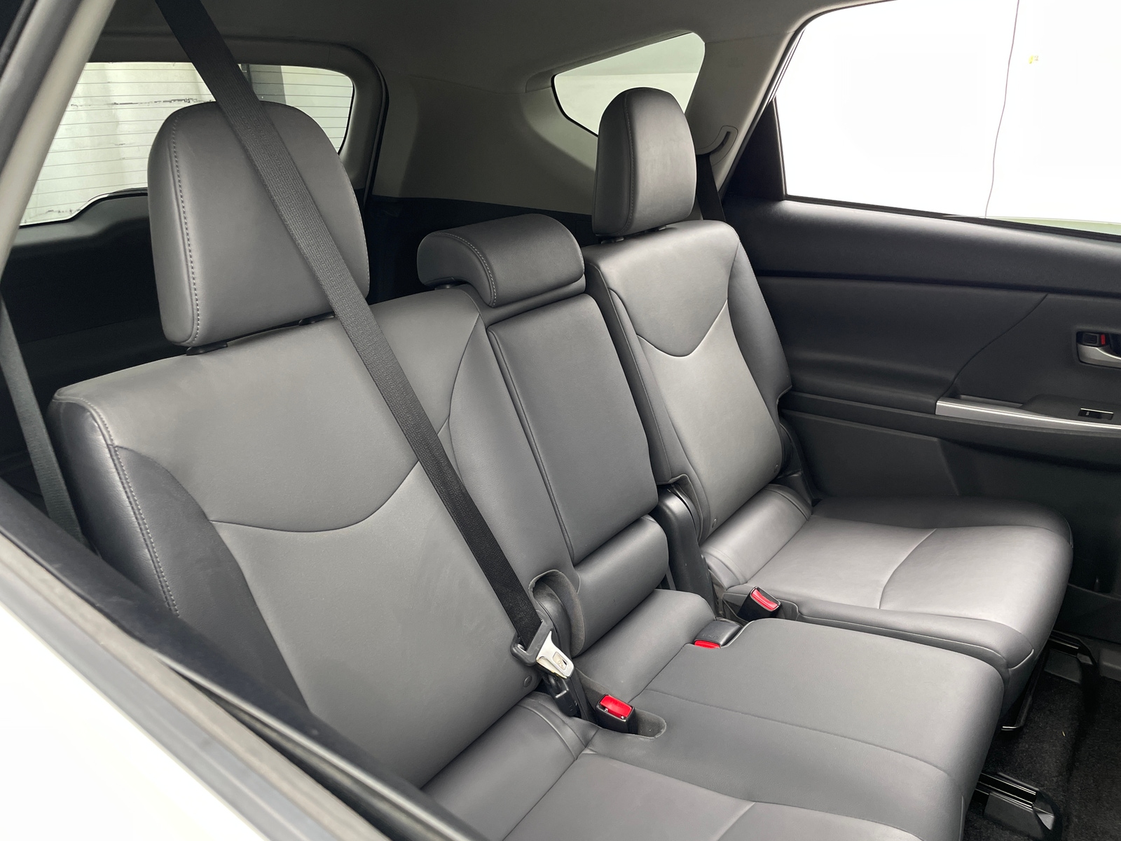 Thumbnail: 2012 Toyota Prius v - 5