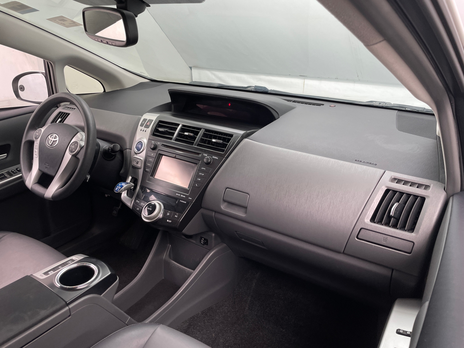 Thumbnail: 2012 Toyota Prius v - 2