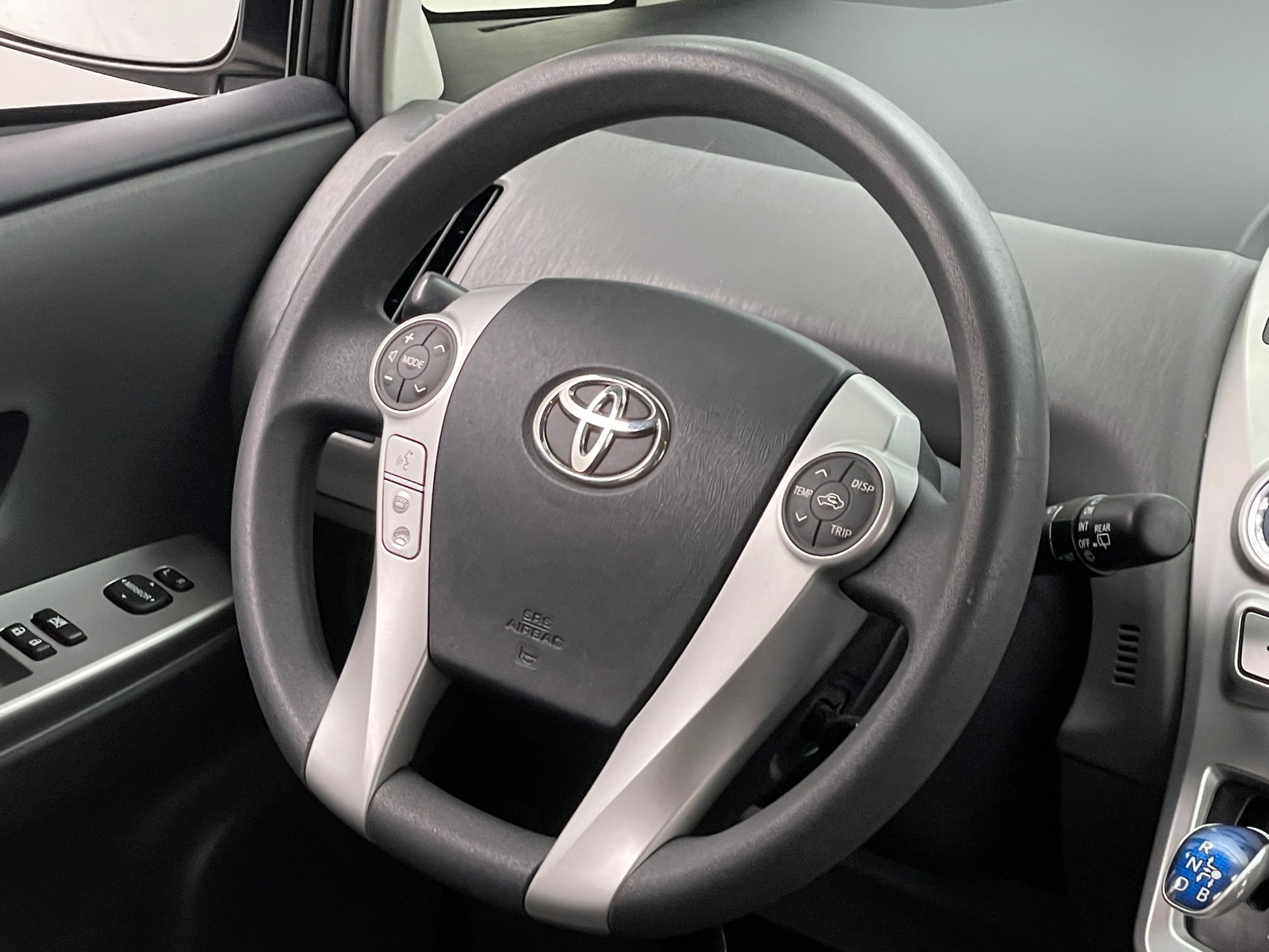 Thumbnail: 2012 Toyota Prius v - 4