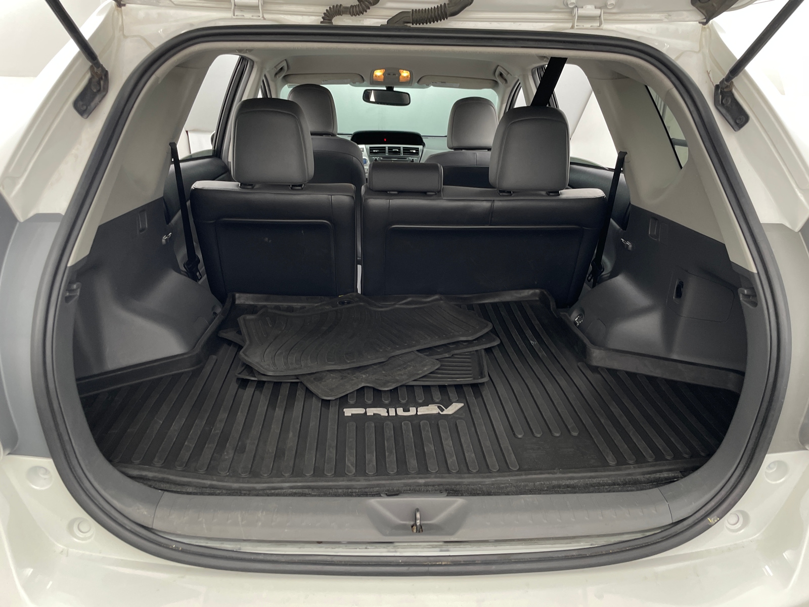 Thumbnail: 2012 Toyota Prius v - 6