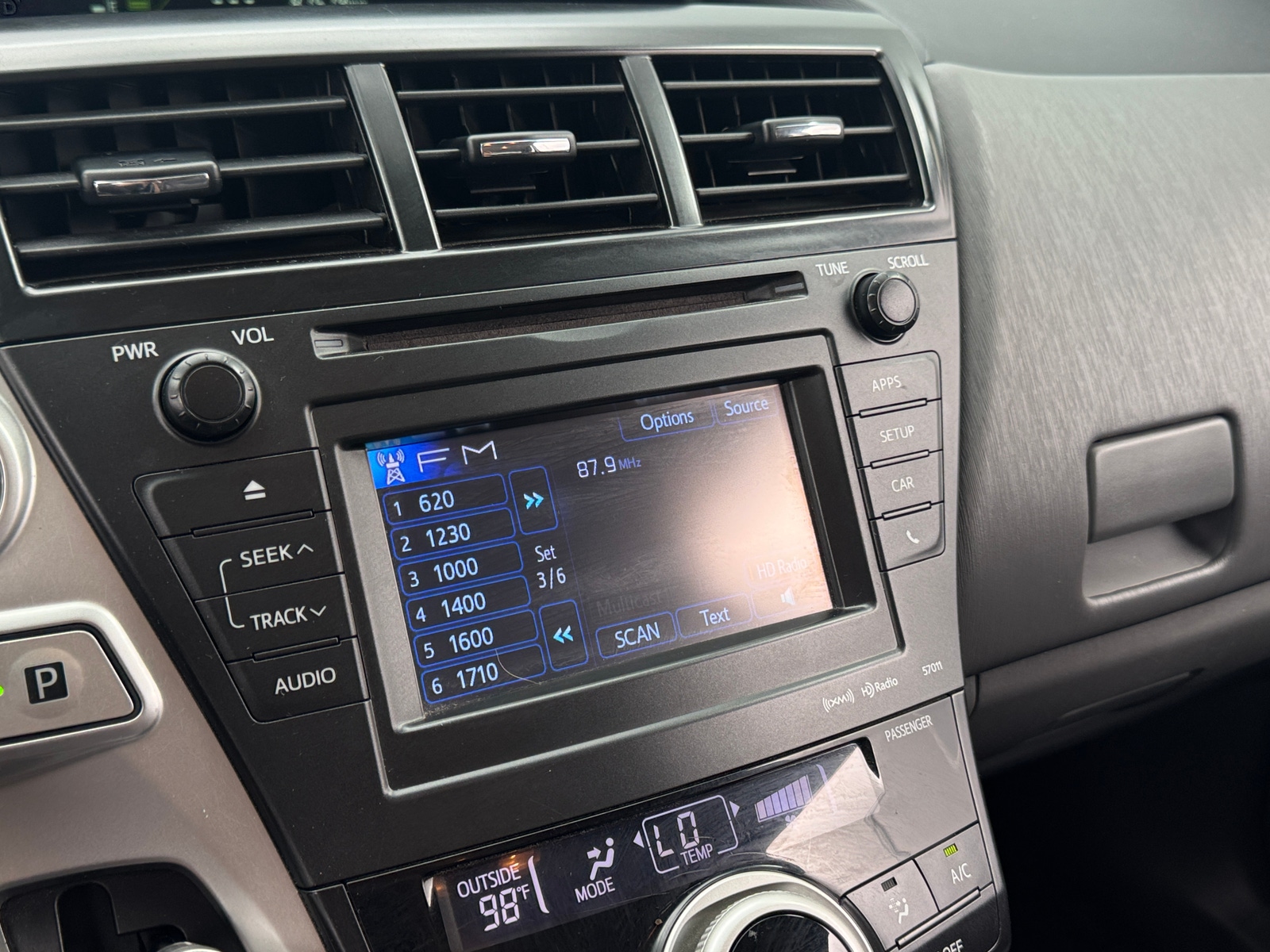 Thumbnail: 2012 Toyota Prius v - 3