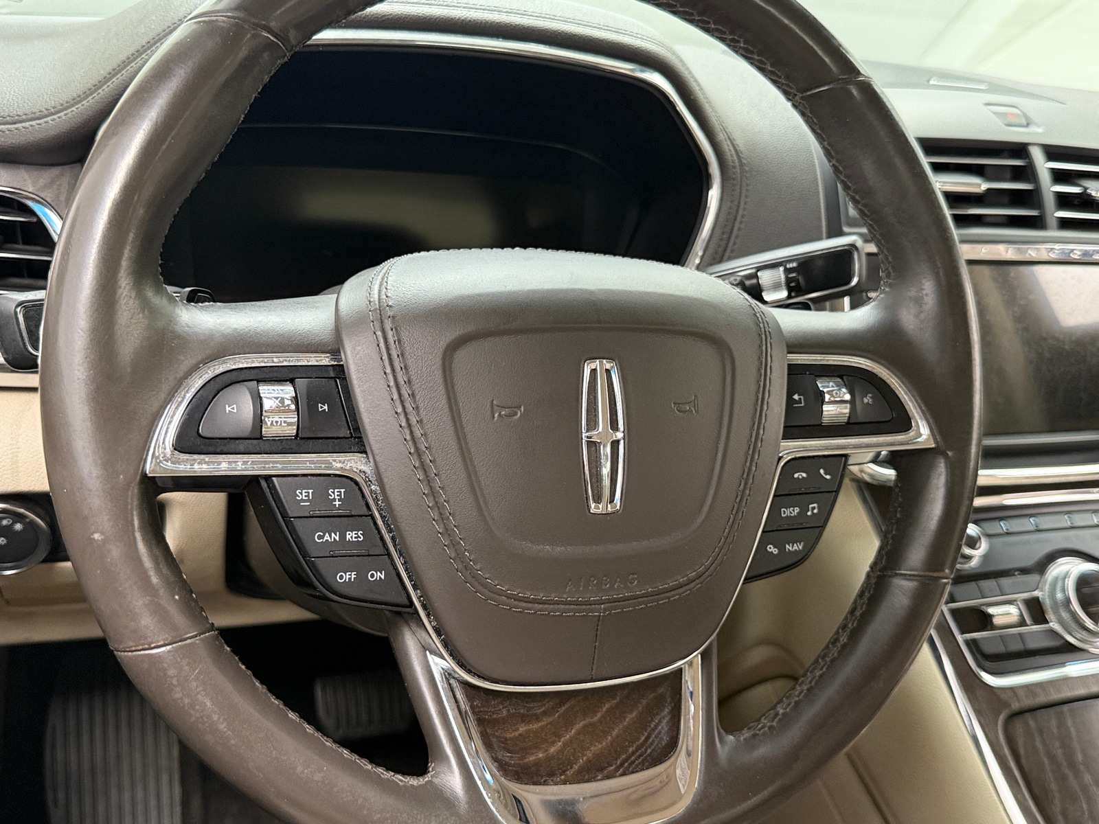 Thumbnail: 2017 Lincoln Continental - 4