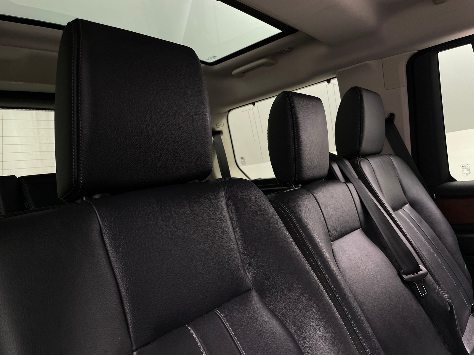 Thumbnail: 2016 Land Rover LR4 - 5