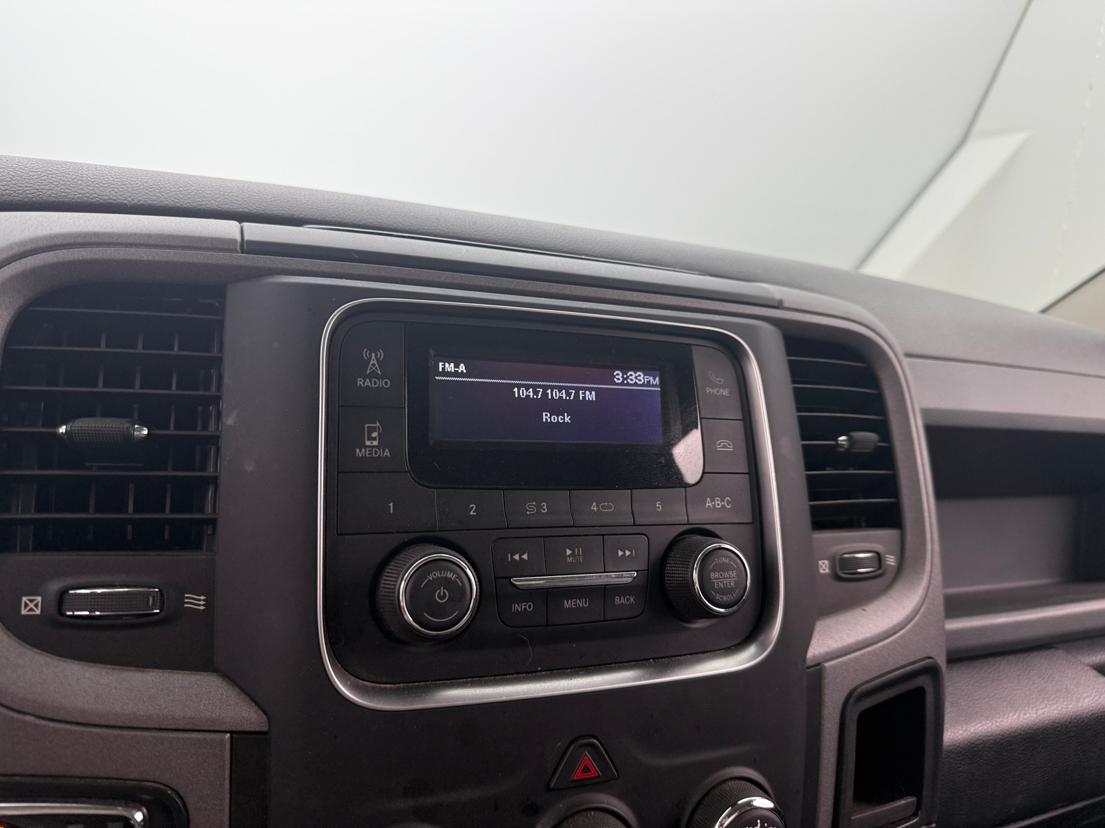 Thumbnail: 2019 RAM 1500 Classic - 4