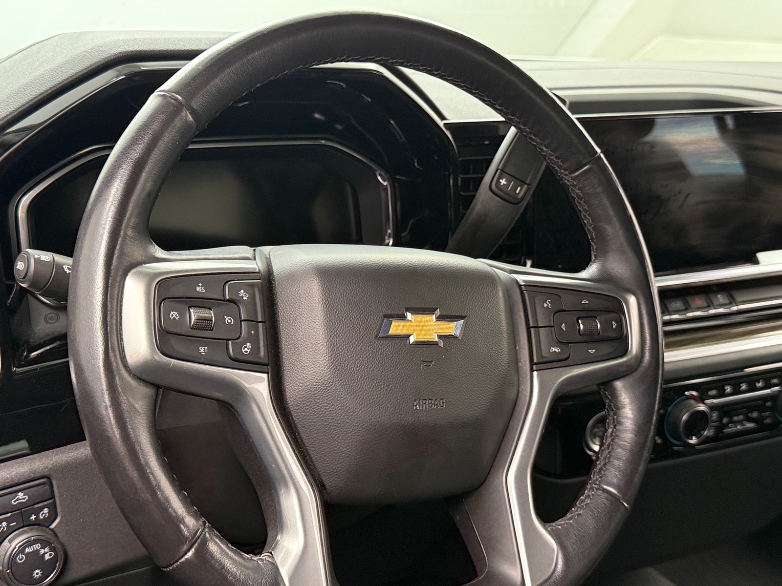 Thumbnail: 2022 Chevrolet Silverado 1500 - 5