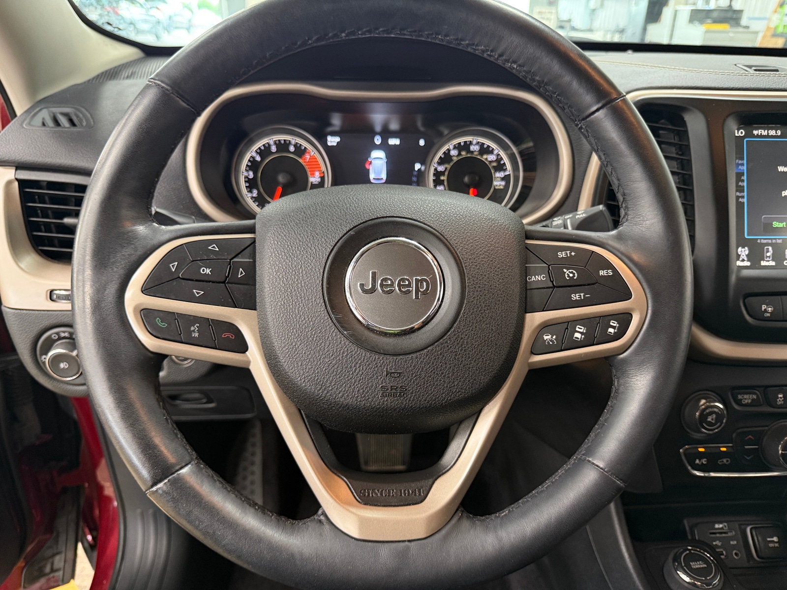 Thumbnail: 2017 Jeep Cherokee - 4