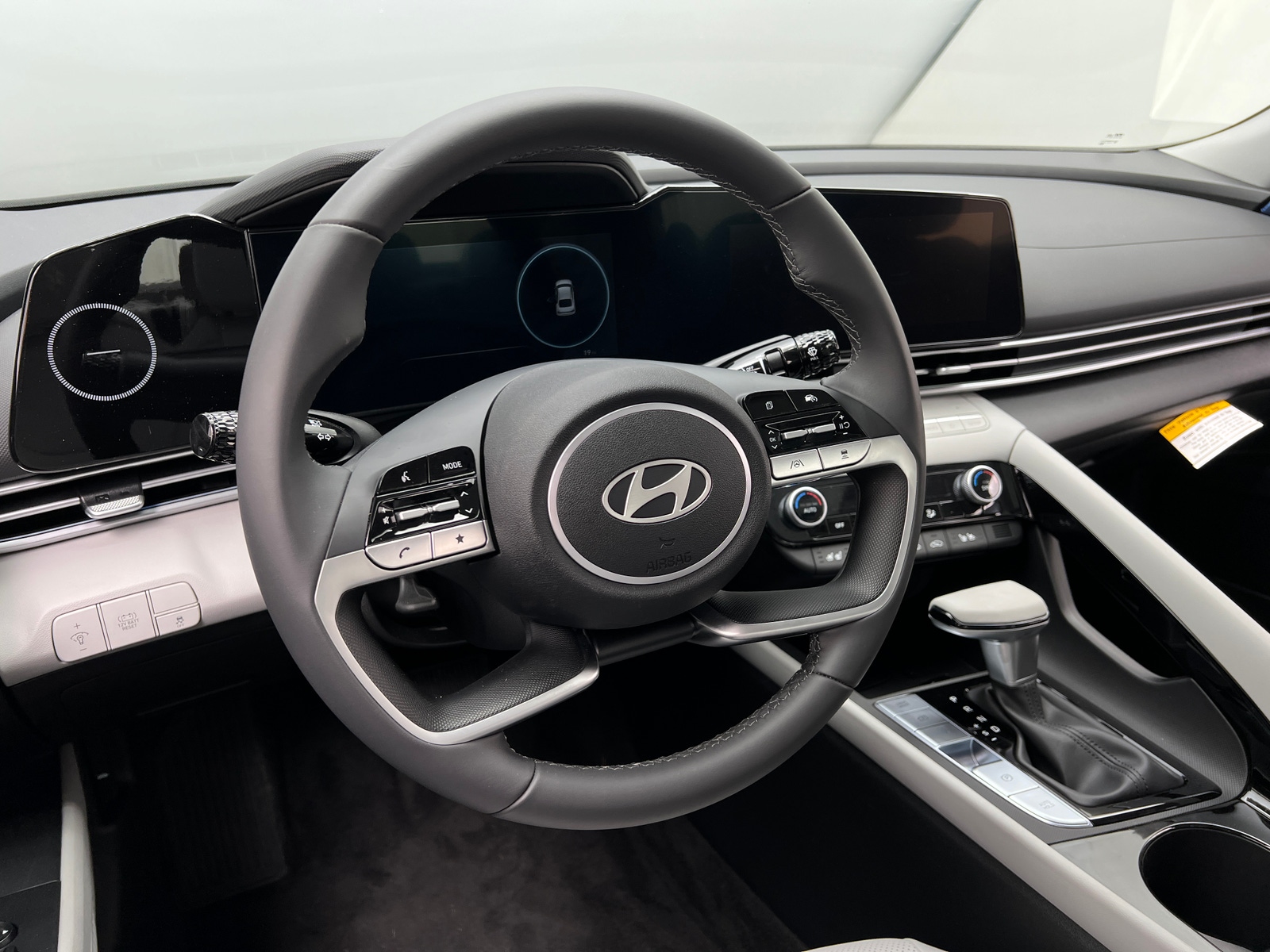 Thumbnail: 2025 Hyundai Elantra - 4
