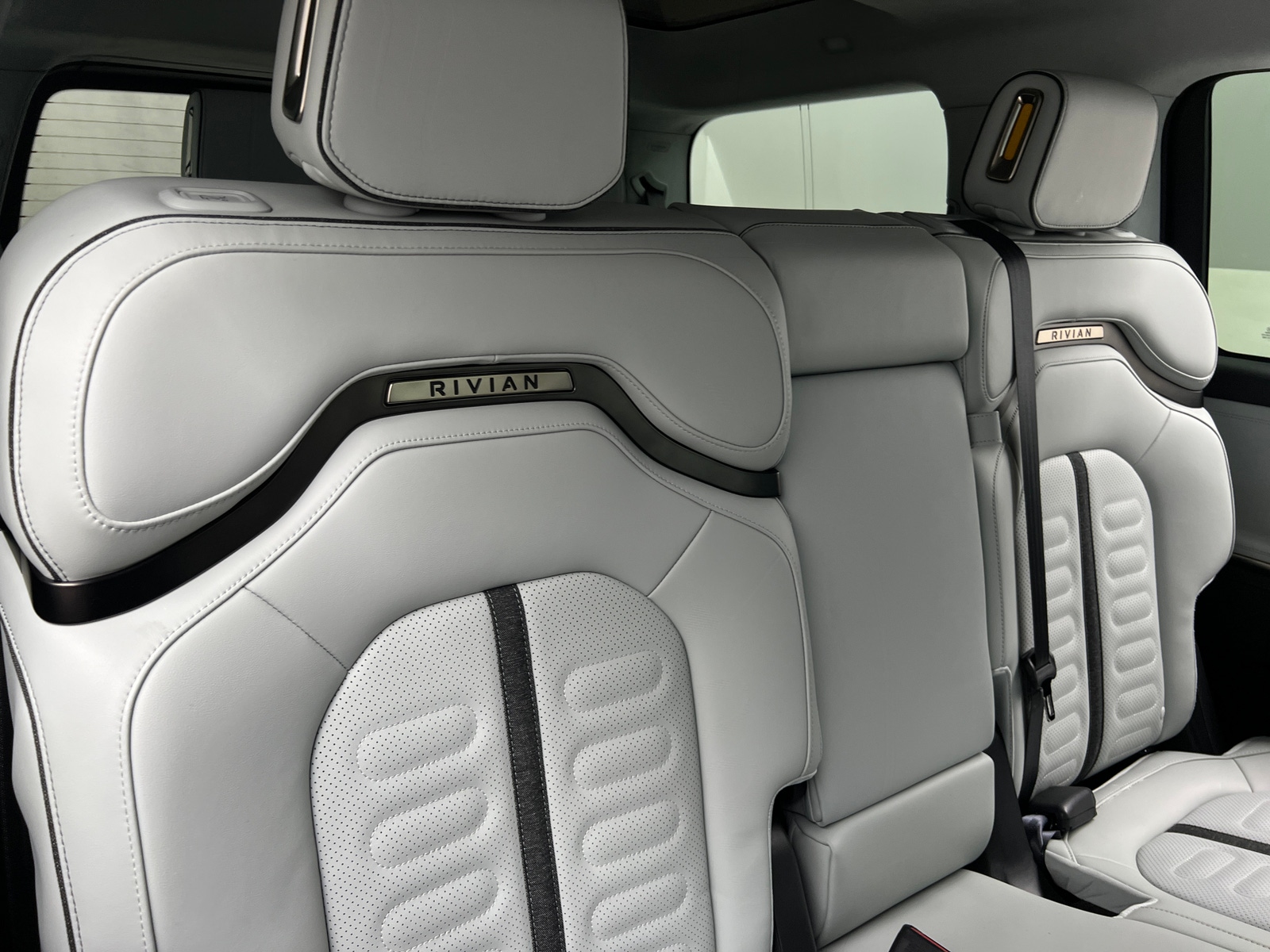 Thumbnail: 2024 Rivian R1S - 5