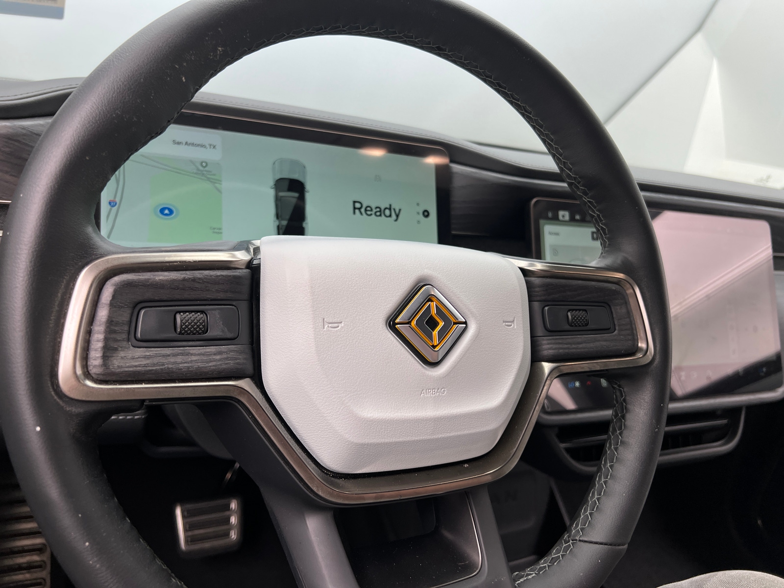 Thumbnail: 2024 Rivian R1S - 4