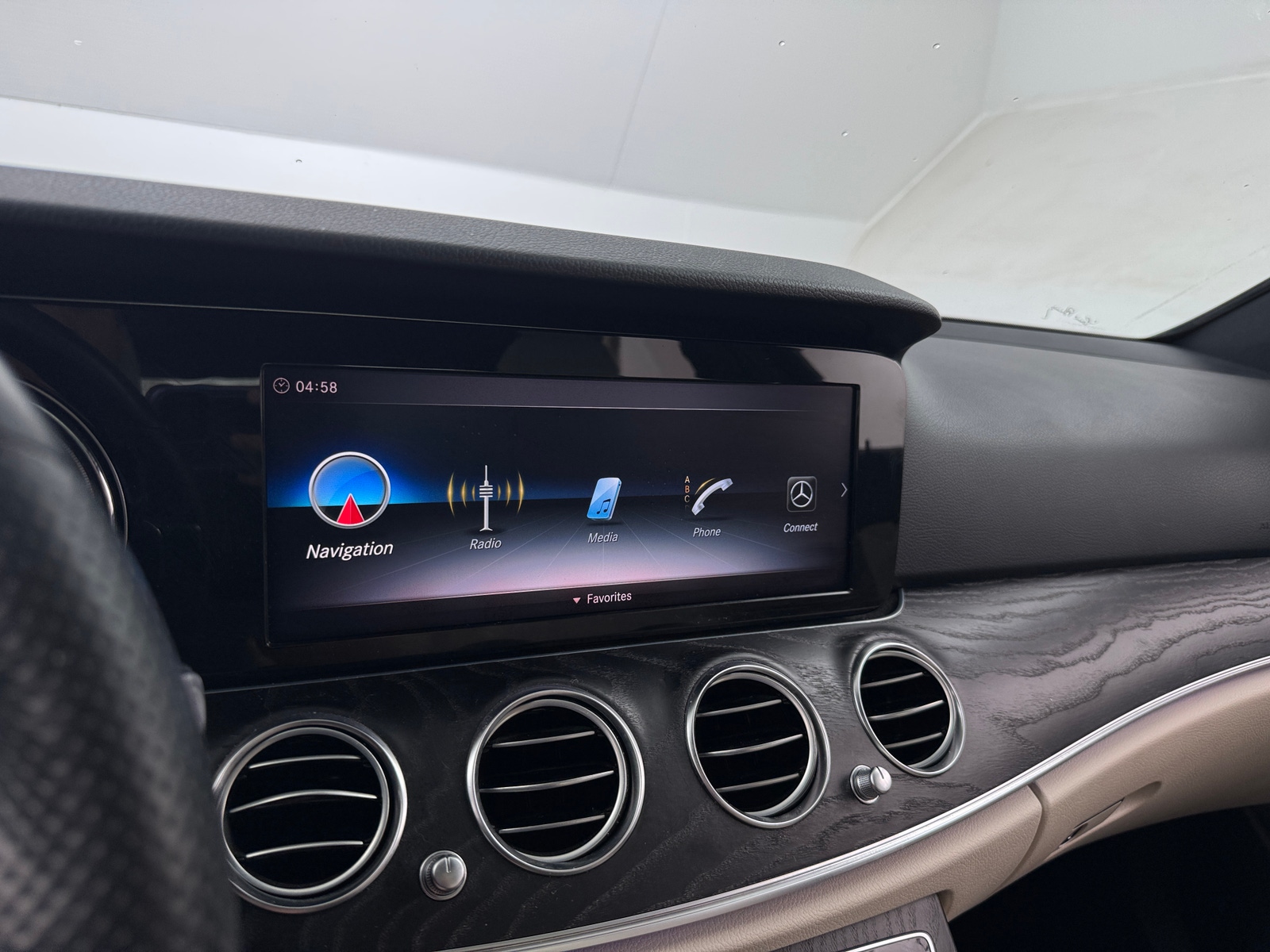 Thumbnail: 2018 Mercedes-Benz E-Class - 3