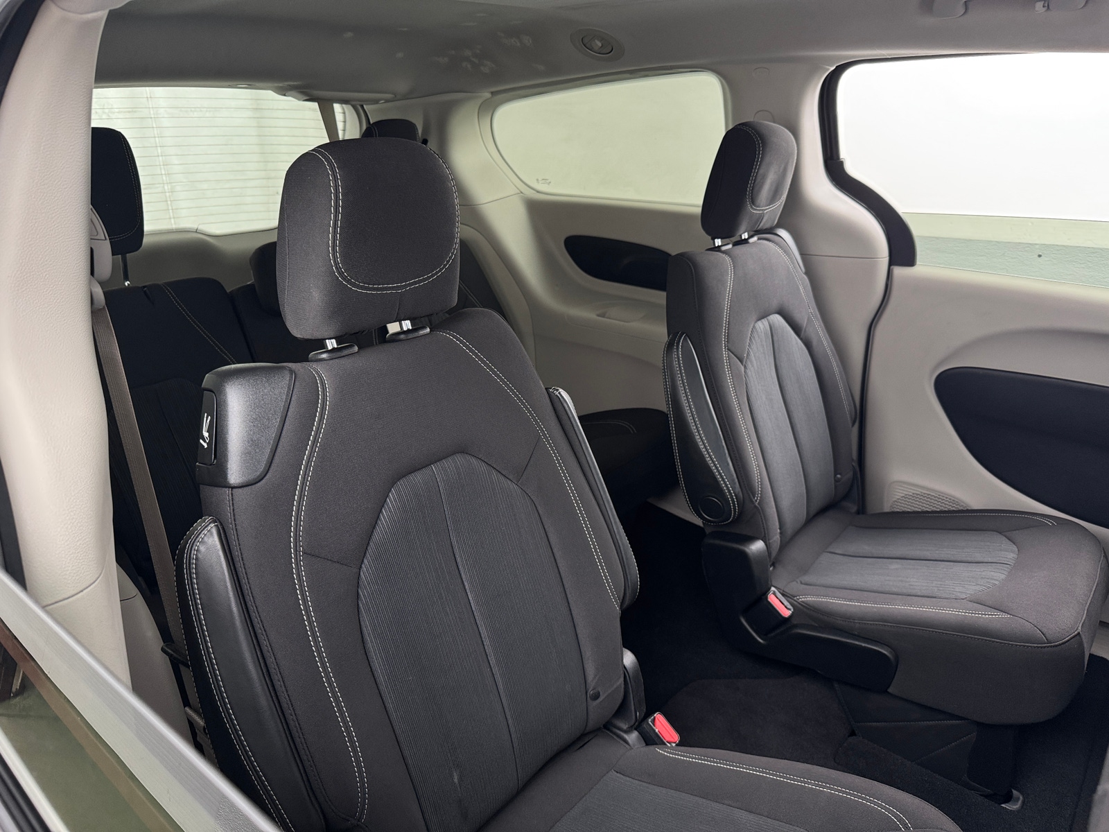 Thumbnail: 2020 Chrysler Voyager - 6