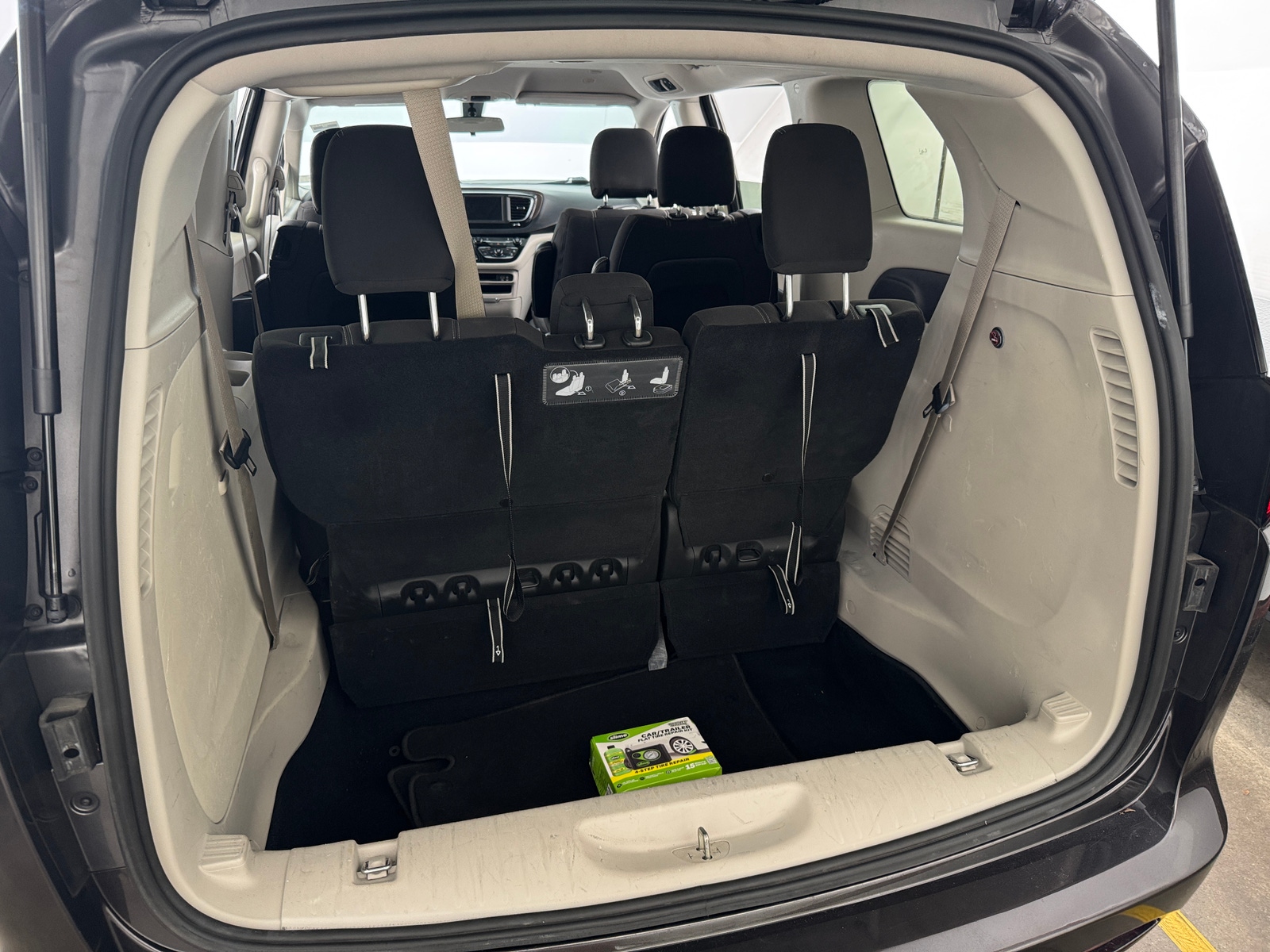 Thumbnail: 2020 Chrysler Voyager - 7