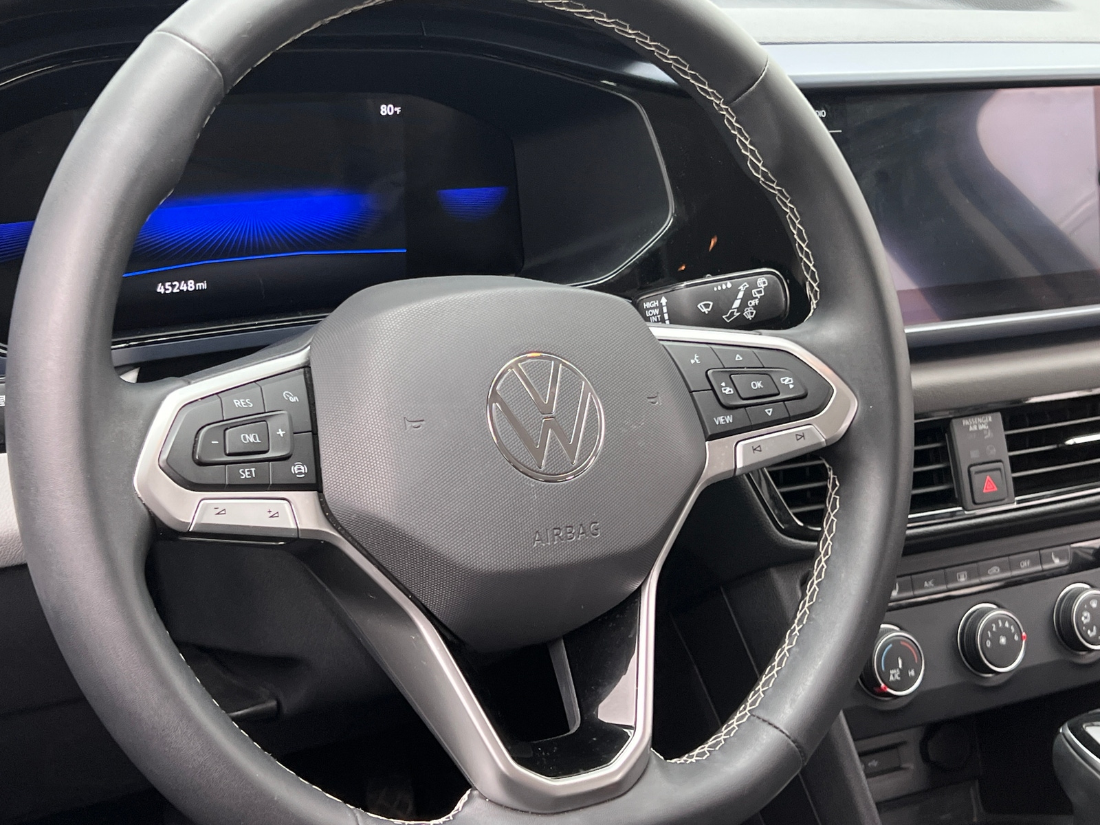 Thumbnail: 2022 Volkswagen Taos - 4