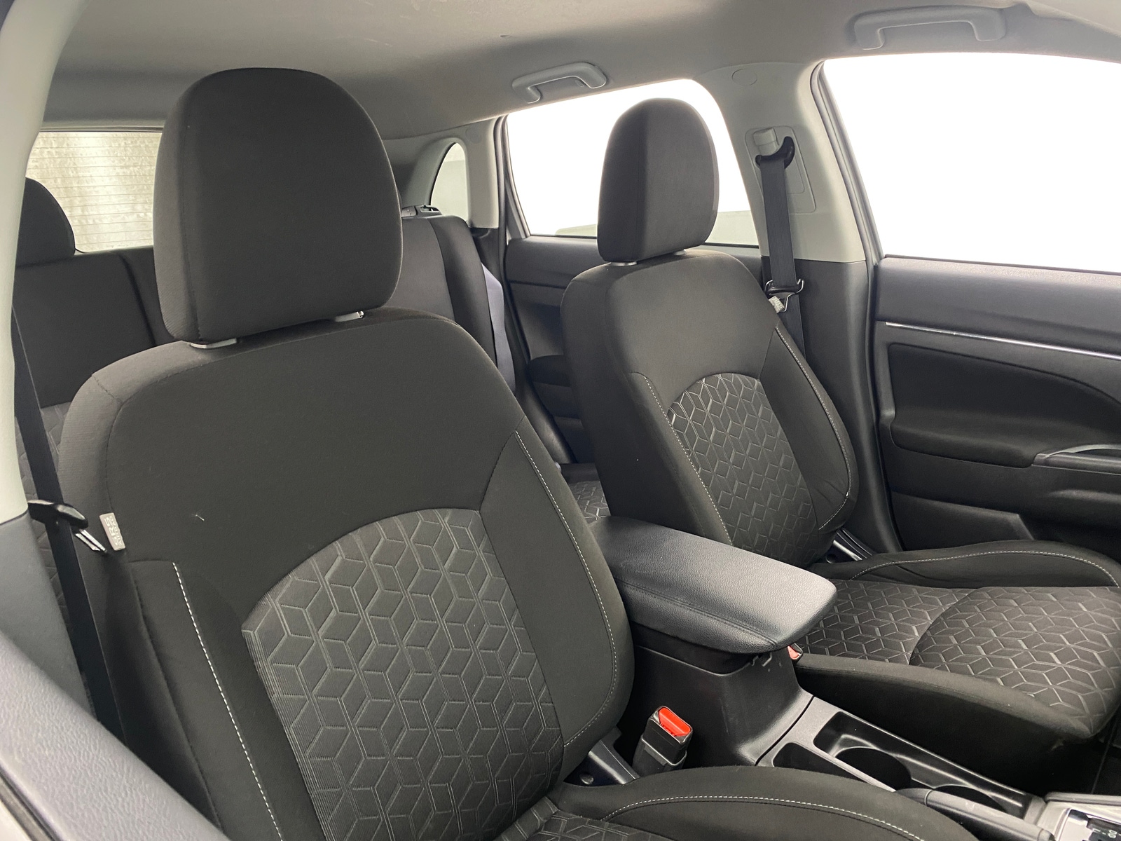 Thumbnail: 2020 Mitsubishi Outlander Sport - 2