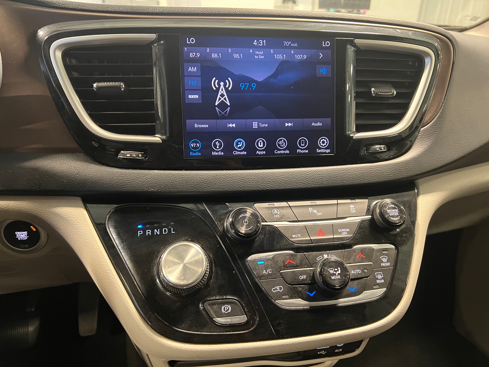 Thumbnail: 2018 Chrysler Pacifica - 3