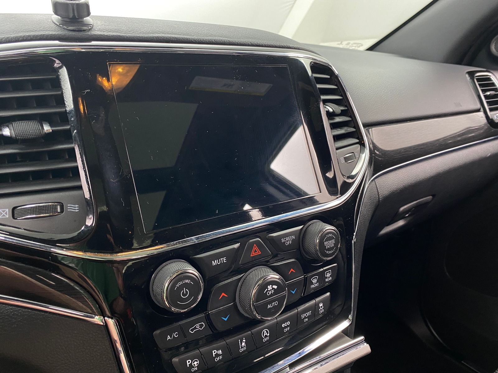 Thumbnail: 2019 Jeep Grand Cherokee - 3