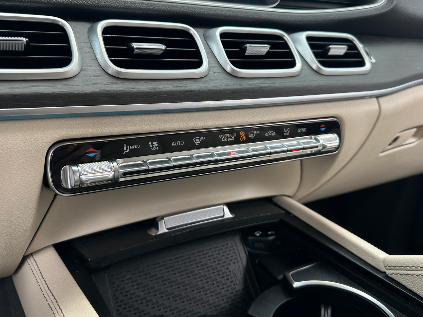 Thumbnail: 2020 Mercedes-Benz GLE - 3
