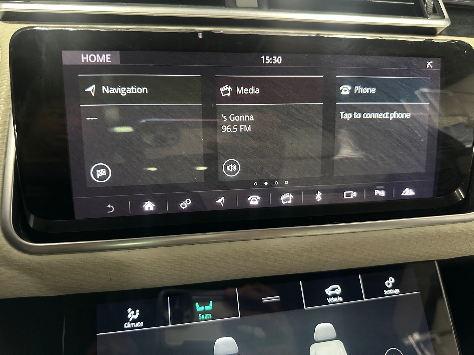 Thumbnail: 2018 Land Rover Range Rover Velar - 3
