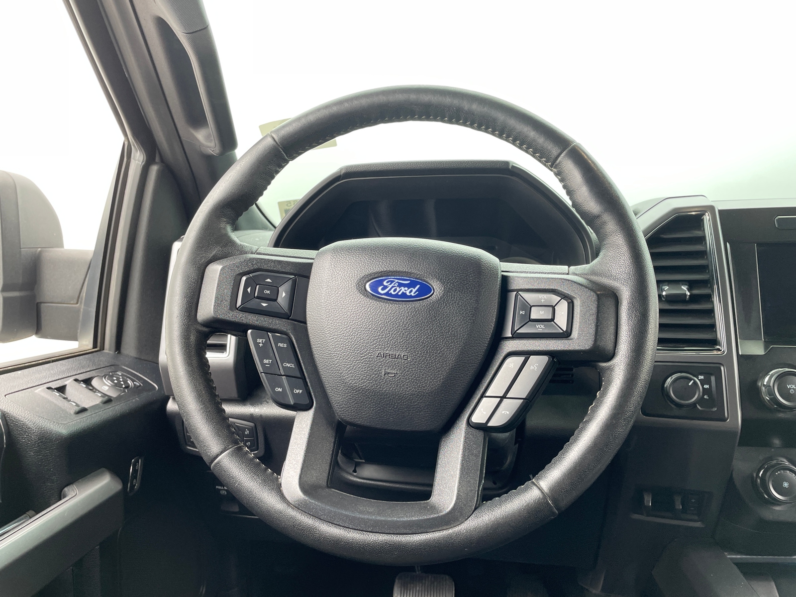 Thumbnail: 2019 Ford Econoline - 5