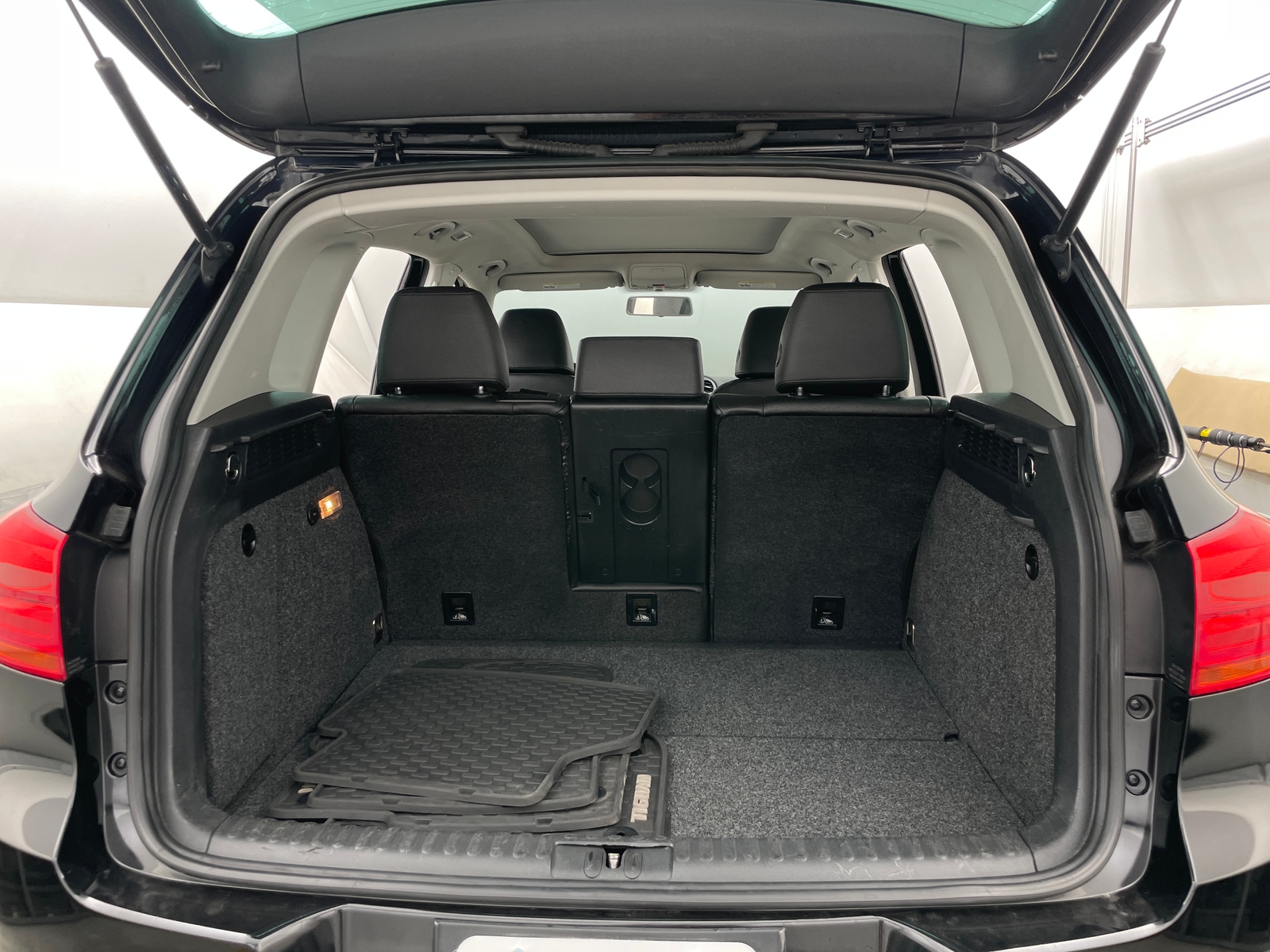 Thumbnail: 2014 Volkswagen Tiguan - 7