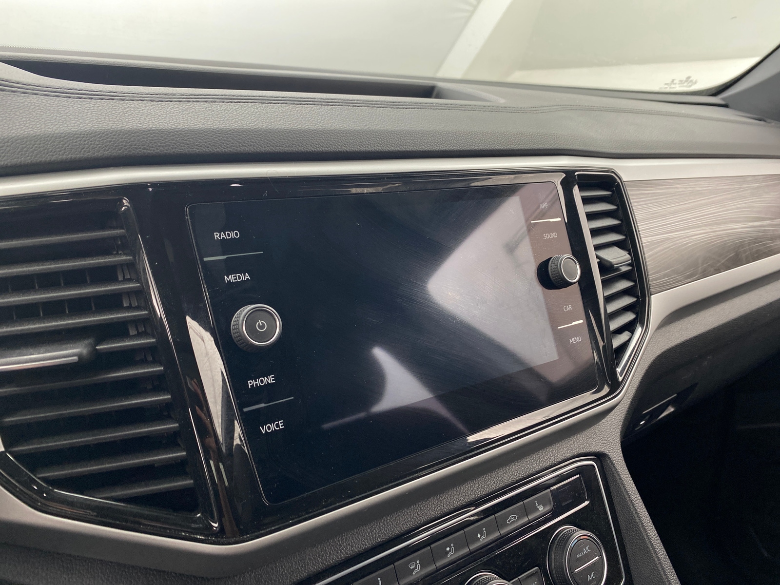 Thumbnail: 2022 Volkswagen Atlas - 3