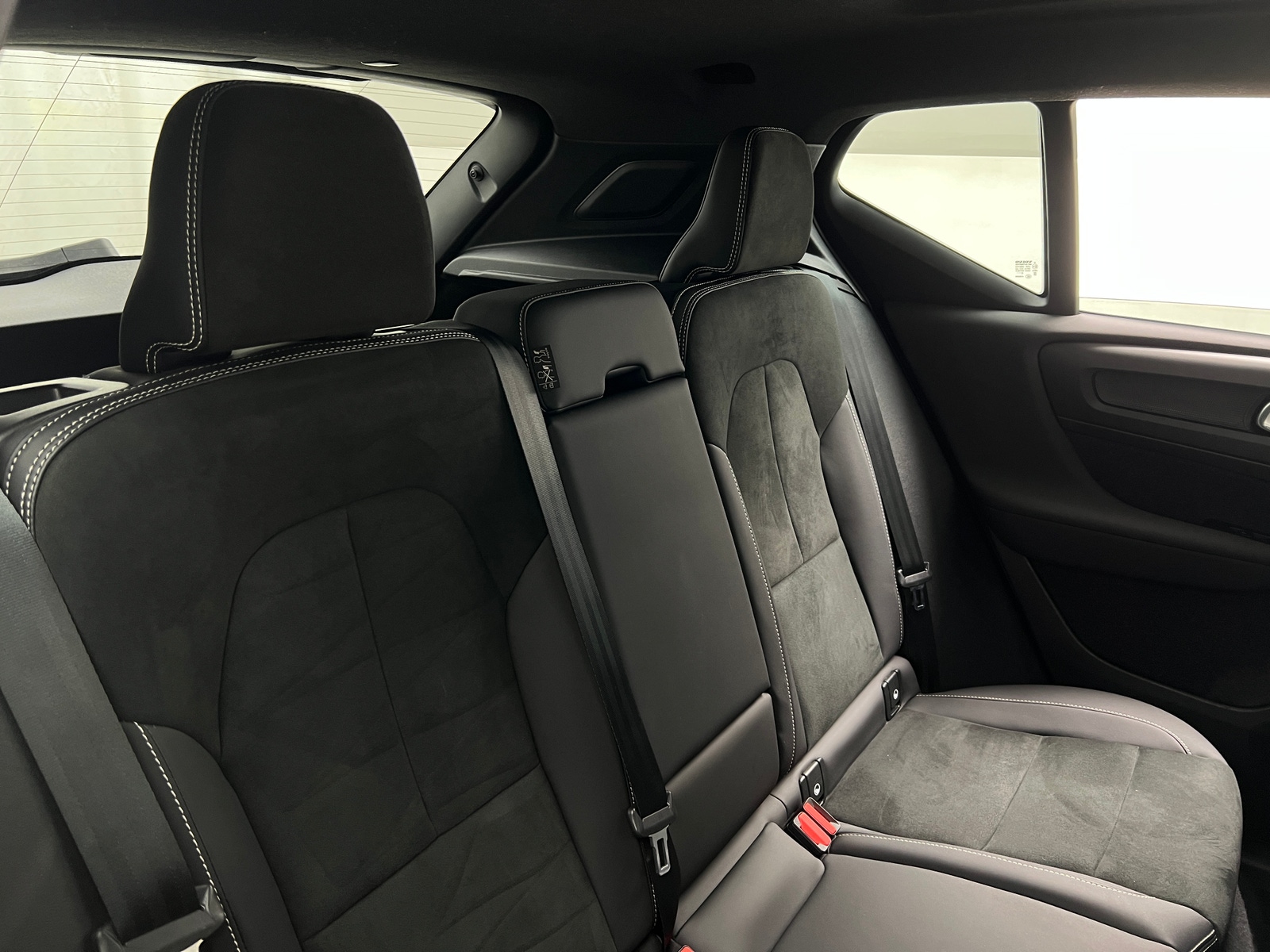 Thumbnail: 2023 Volvo XC40 - 5