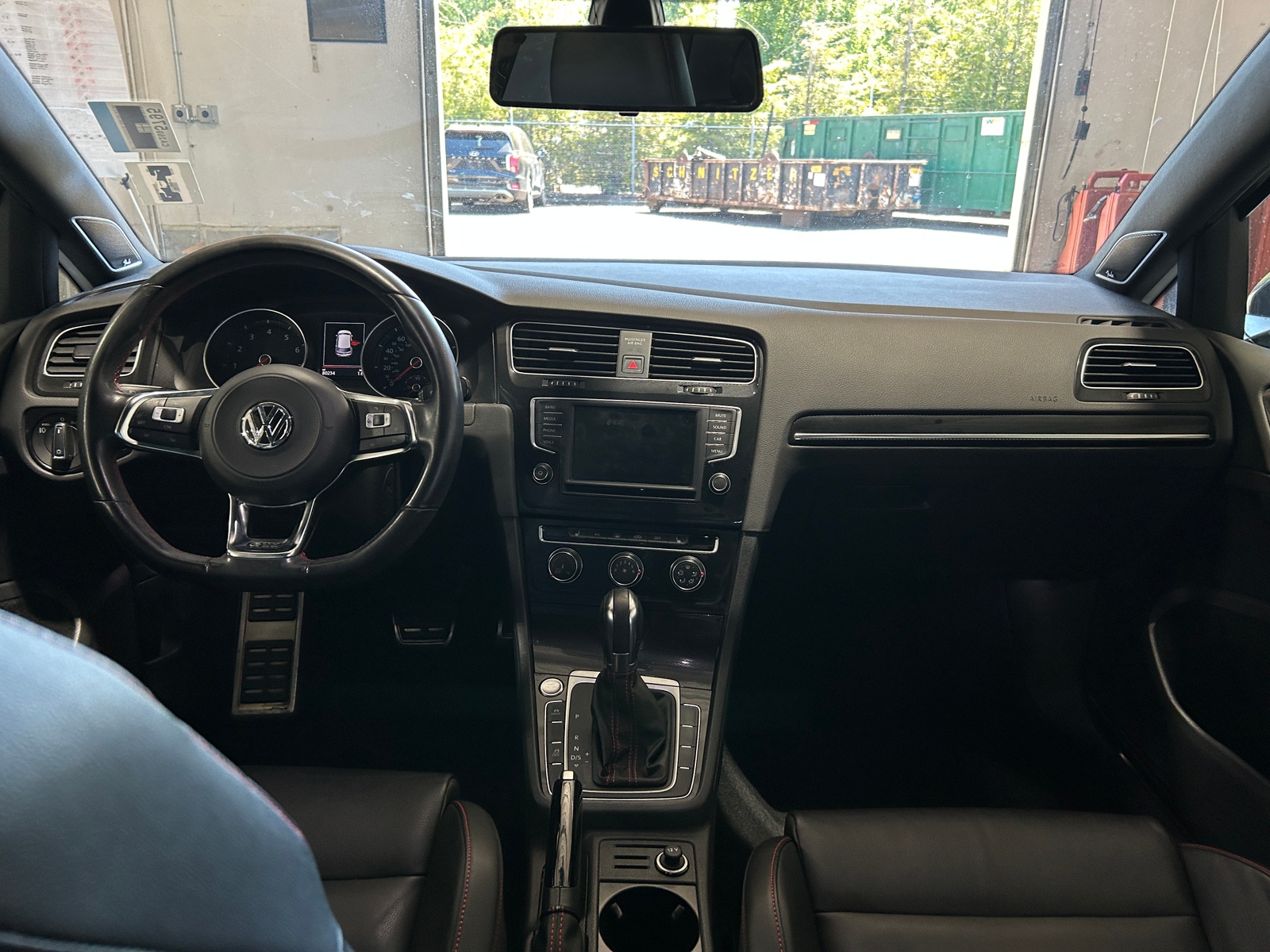 Thumbnail: 2017 Volkswagen Golf - 2