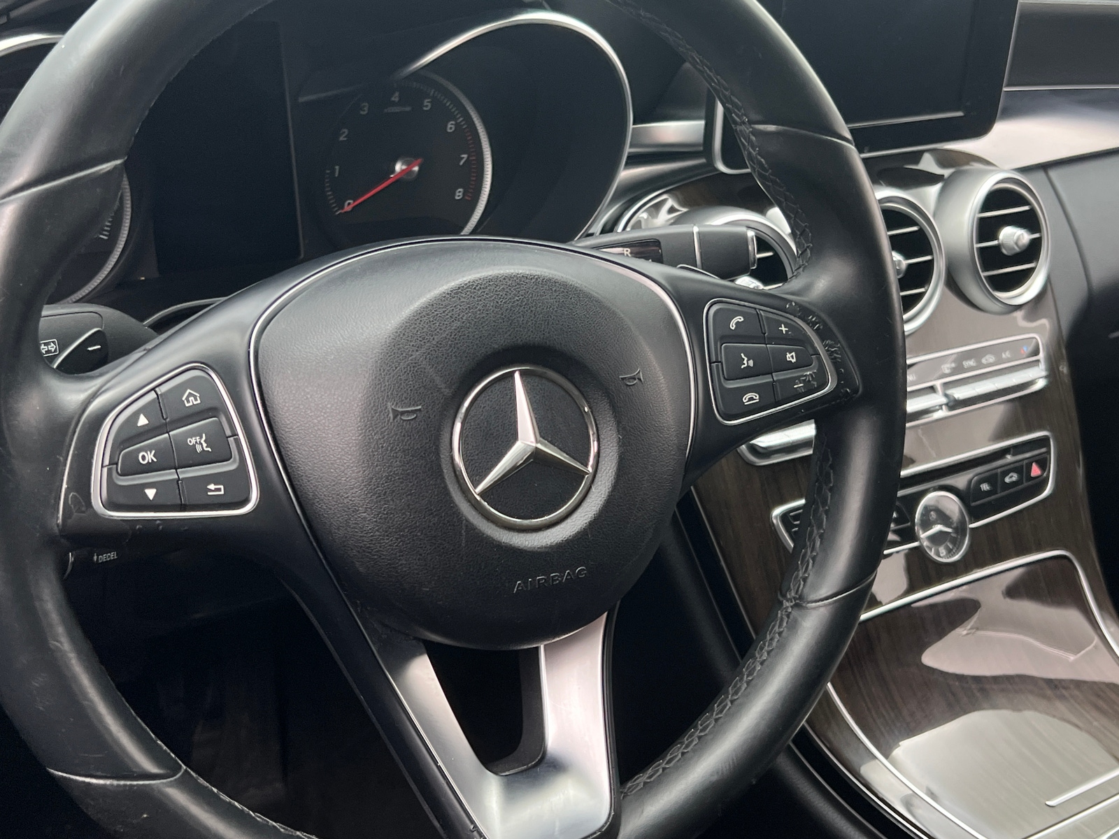 Thumbnail: 2015 Mercedes-Benz C-Class - 4