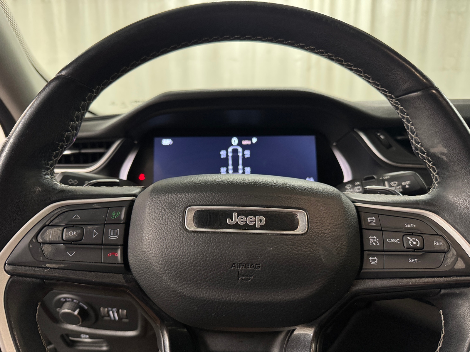 Thumbnail: 2022 Jeep Grand Cherokee L - 5