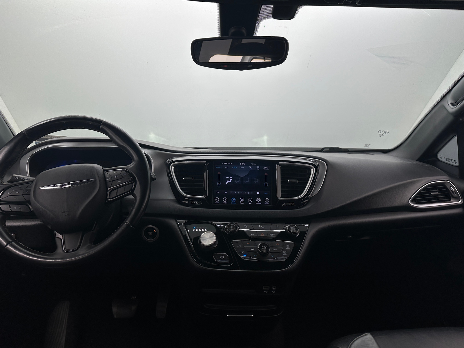Thumbnail: 2018 Chrysler Pacifica - 3