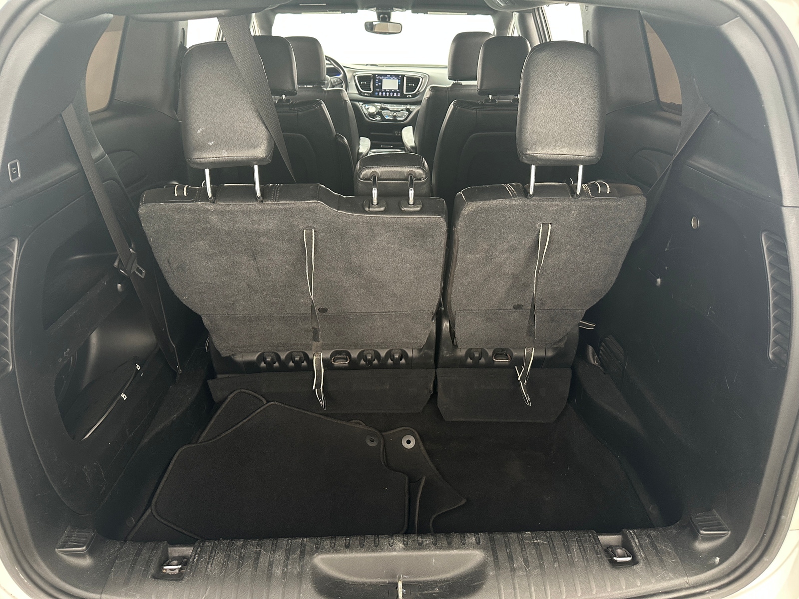 Thumbnail: 2018 Chrysler Pacifica - 7