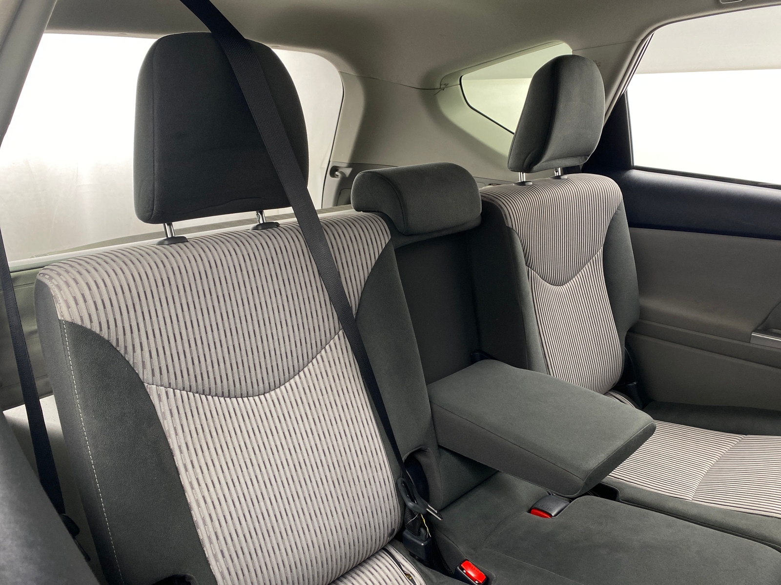 Thumbnail: 2015 Toyota Prius v - 6