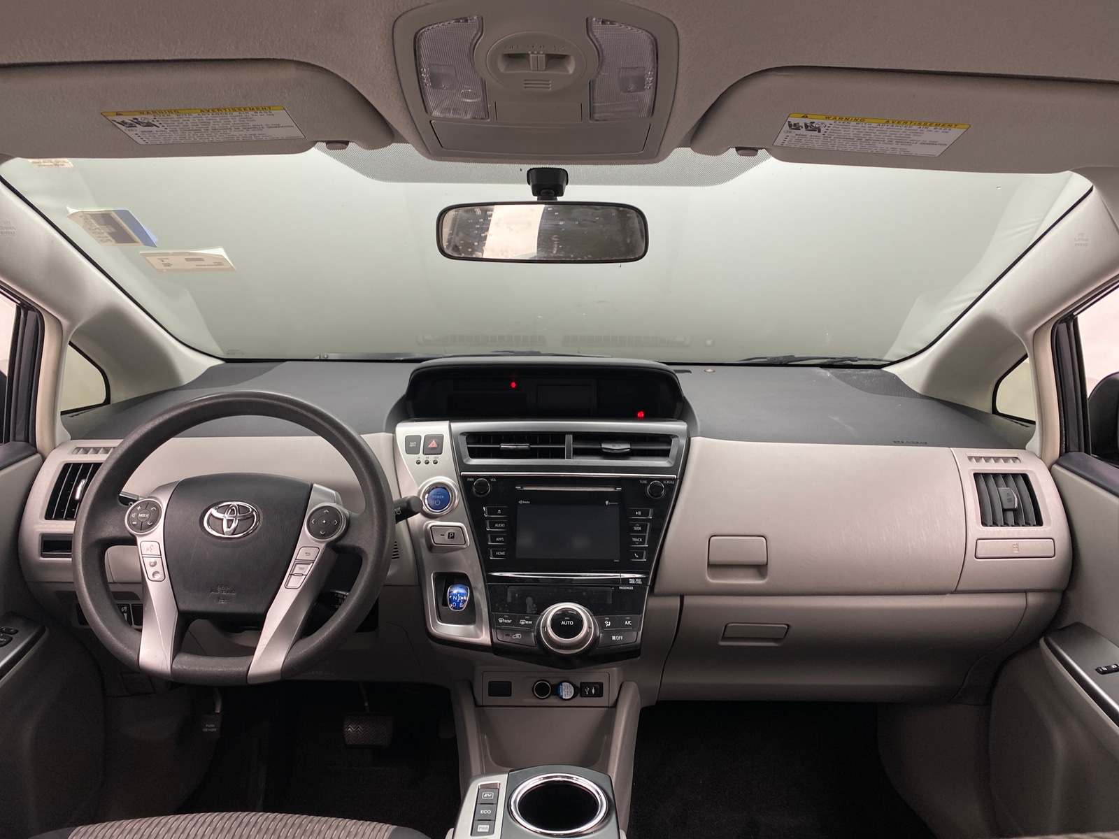 Thumbnail: 2015 Toyota Prius v - 3