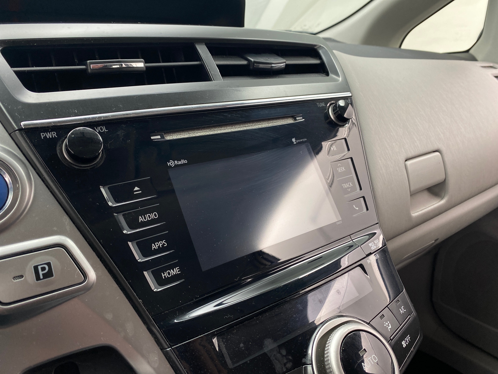 Thumbnail: 2015 Toyota Prius v - 4