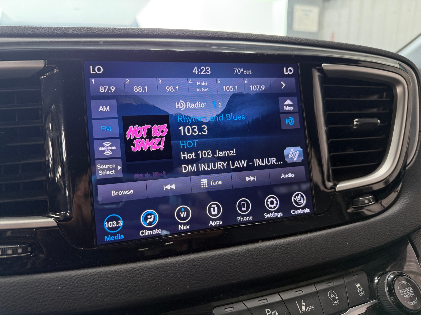 Thumbnail: 2020 Chrysler Pacifica - 4