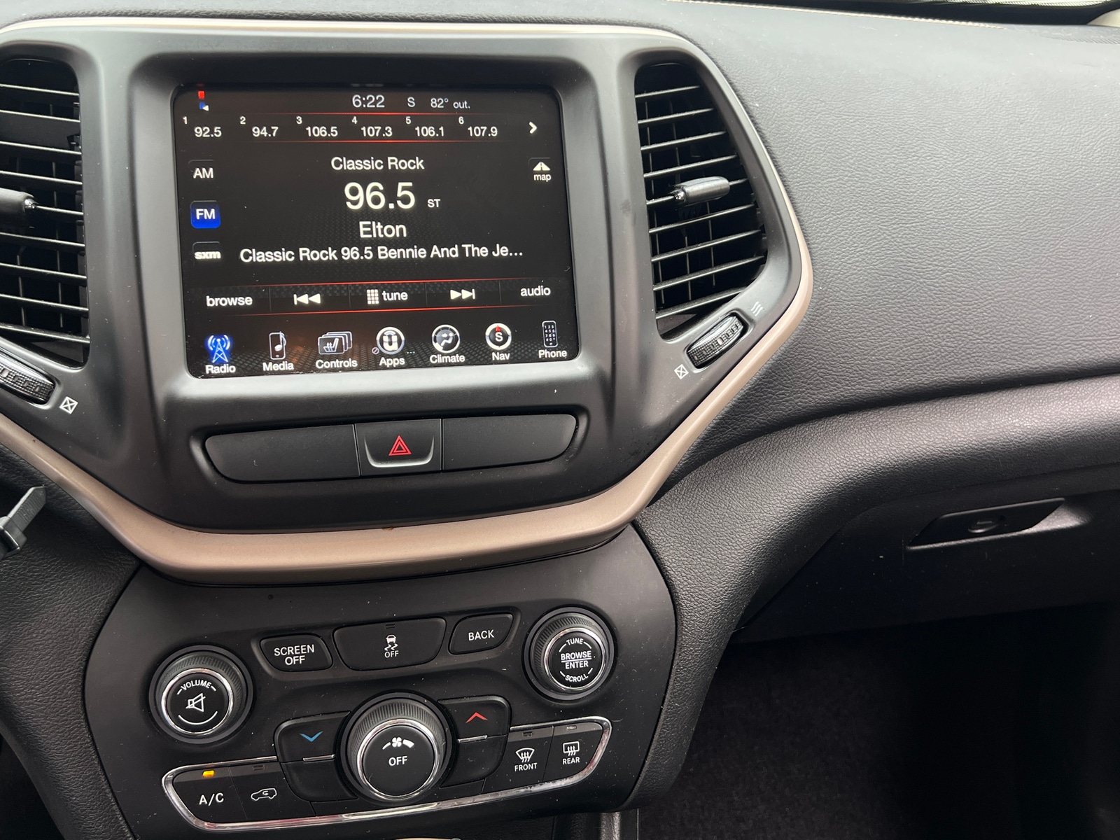 Thumbnail: 2017 Jeep Cherokee - 3
