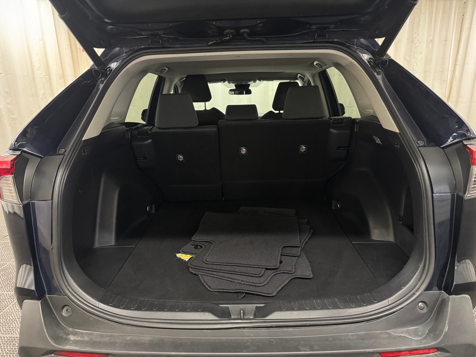 Thumbnail: 2019 Toyota RAV4 - 7
