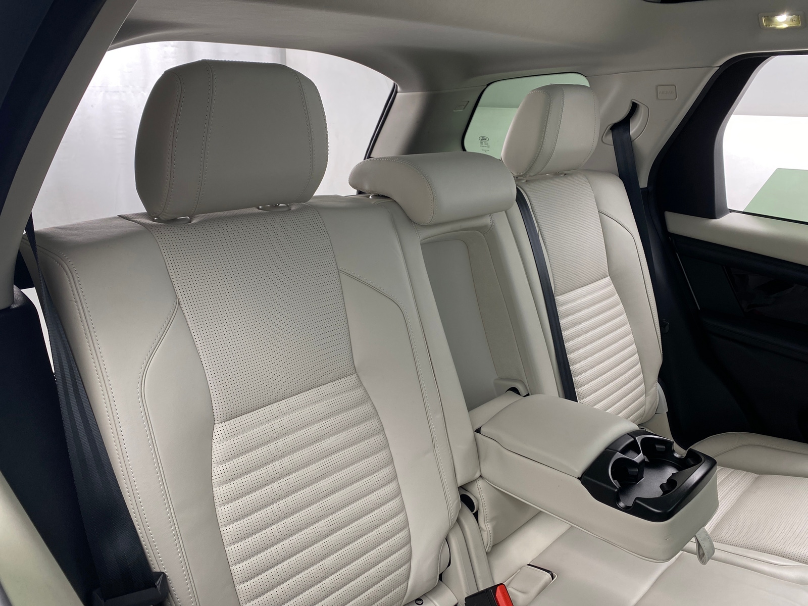 Thumbnail: 2020 Land Rover Discovery Sport - 5
