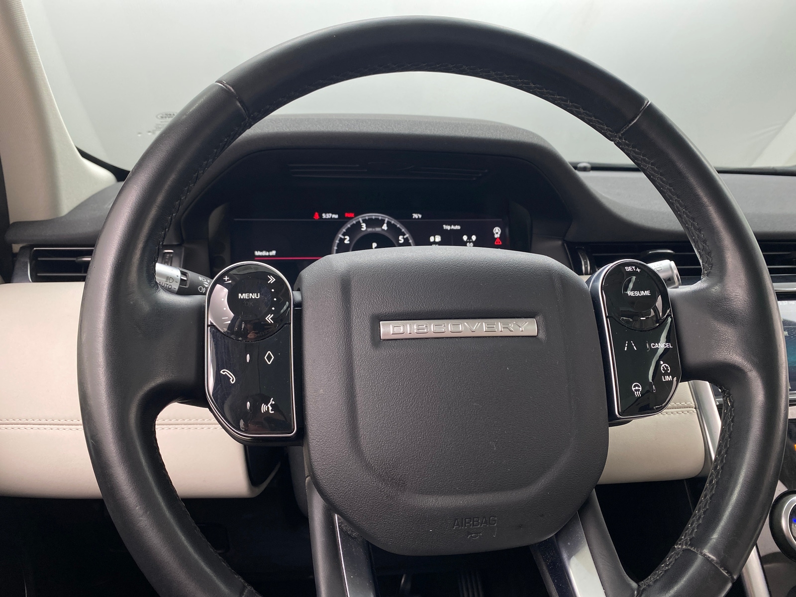 Thumbnail: 2020 Land Rover Discovery Sport - 4