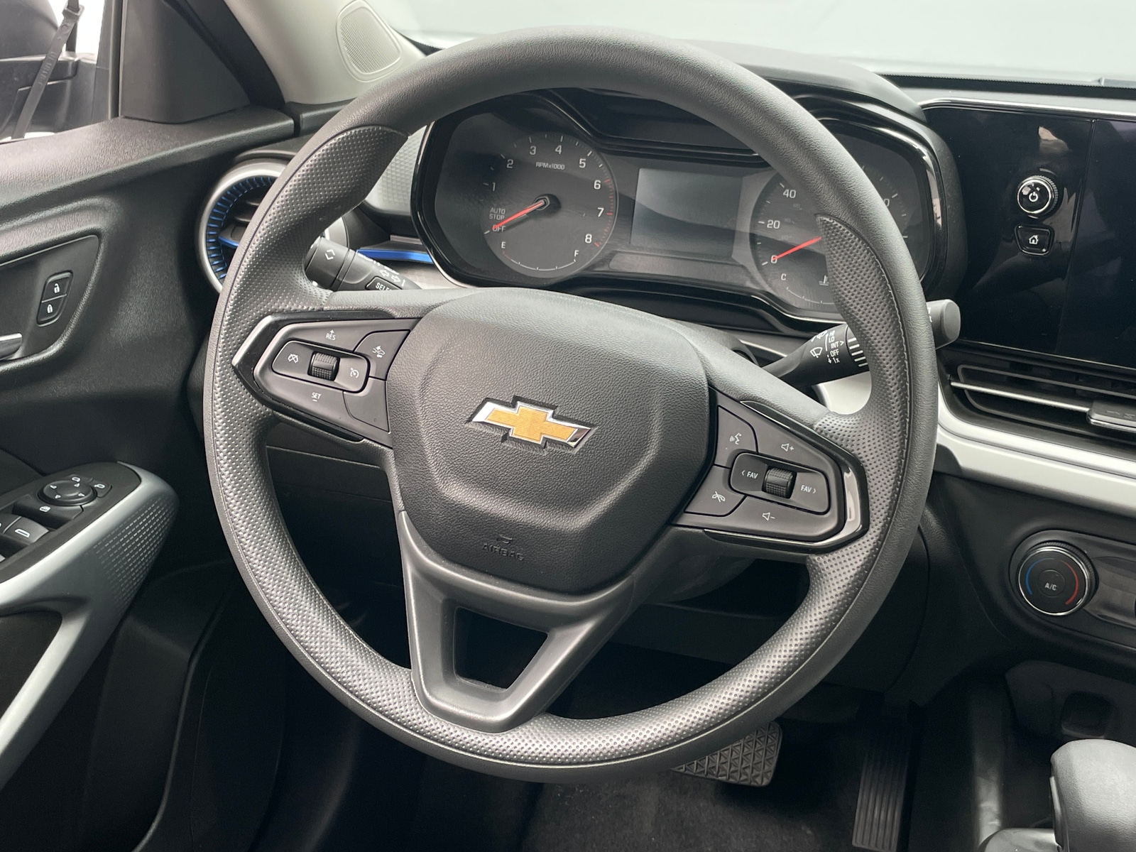 Thumbnail: 2025 Chevrolet Trax - 5