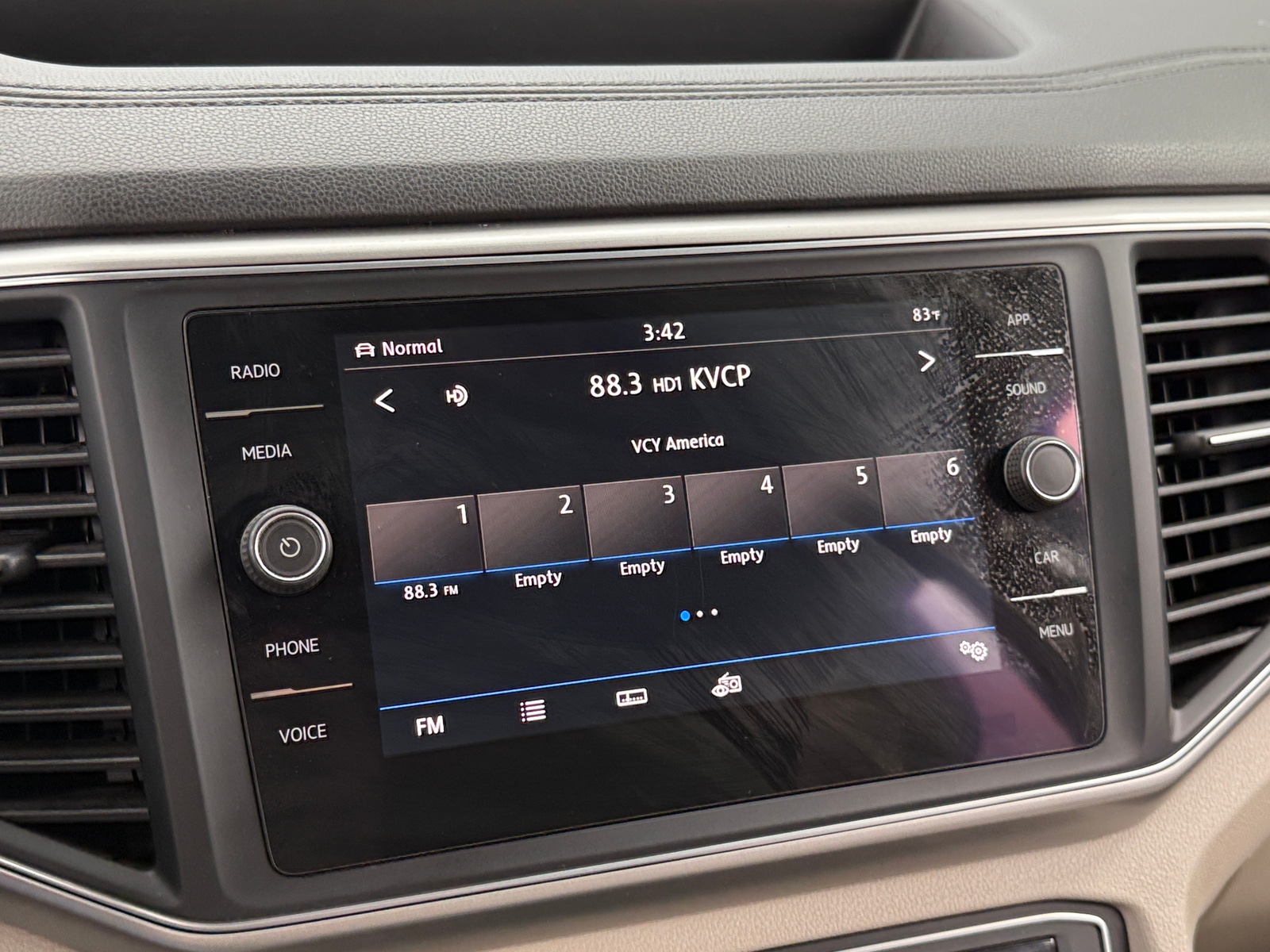 Thumbnail: 2018 Volkswagen Atlas - 3