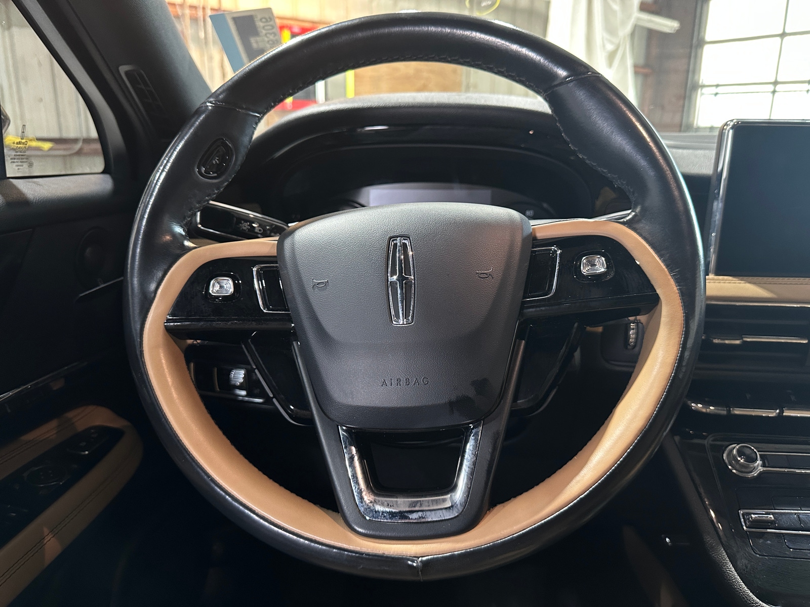 Thumbnail: 2020 Lincoln Corsair - 4